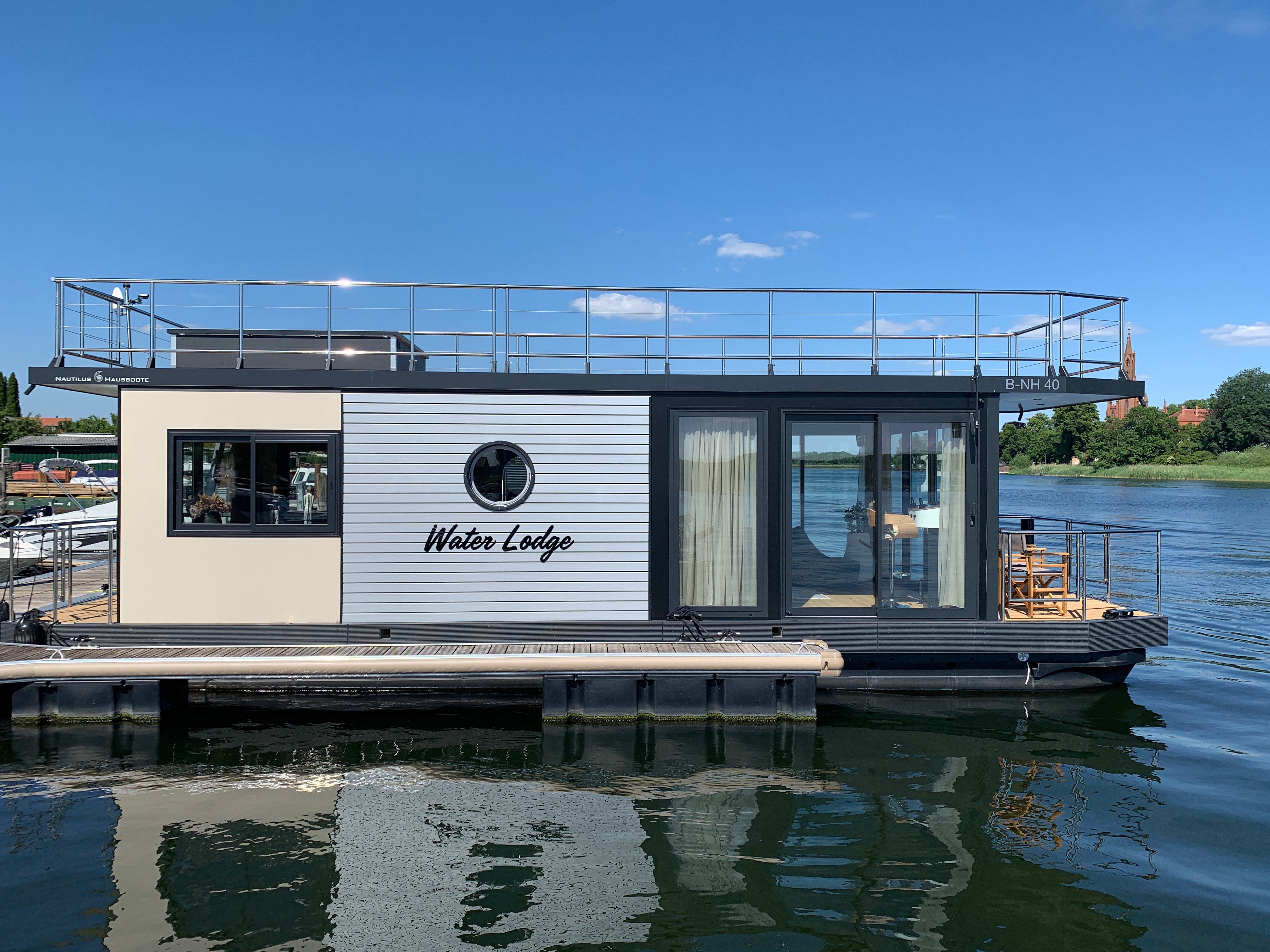 Wohnen Auf Dem See Im Festliegenden Luxus Hausboot Hausboote Zur Miete In Malchow Mecklenburg Vorpommern Deutschland