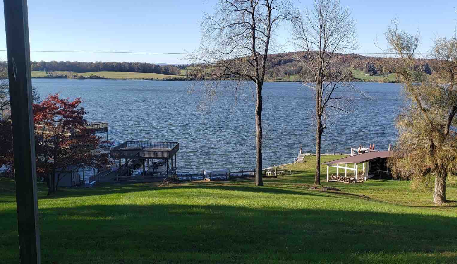 Merry Point Lodge on beautiful Claytor Lake, VA! Cabins for Rent in Radford, Virginia, United