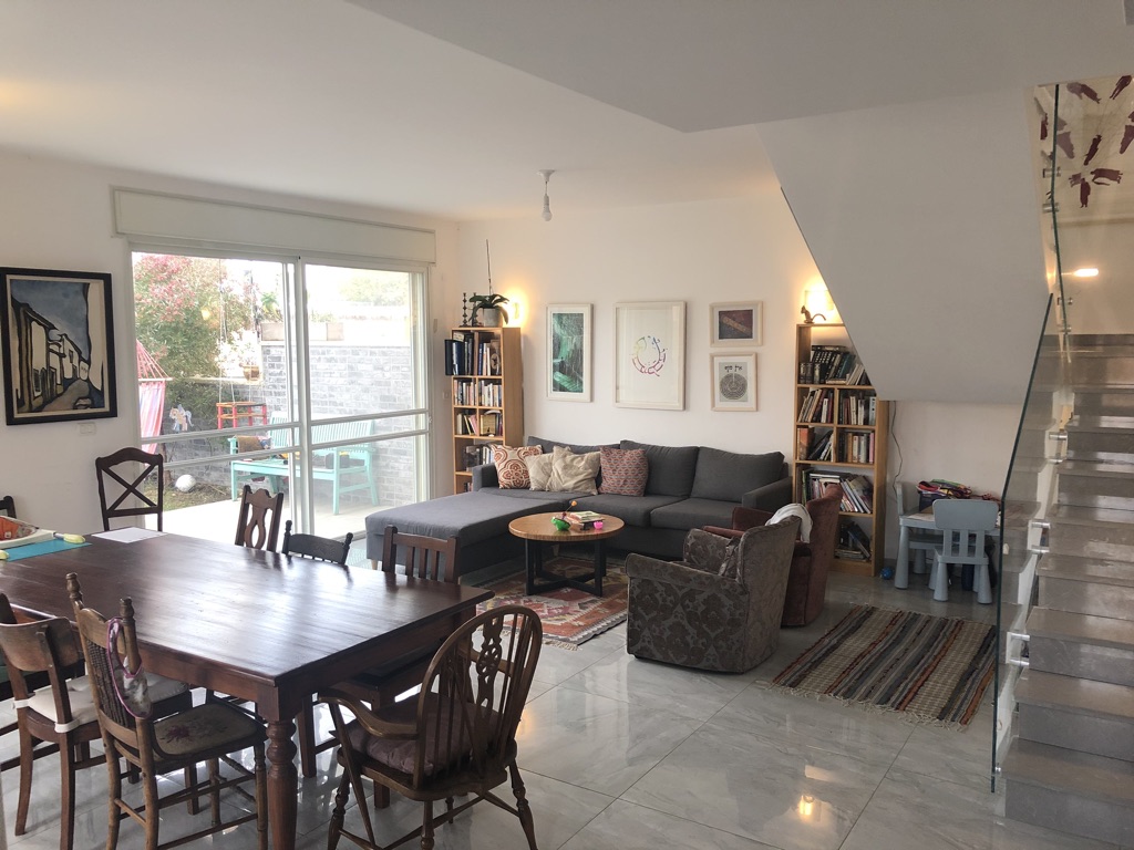 Beautiful home near nature park with a sea breeze
