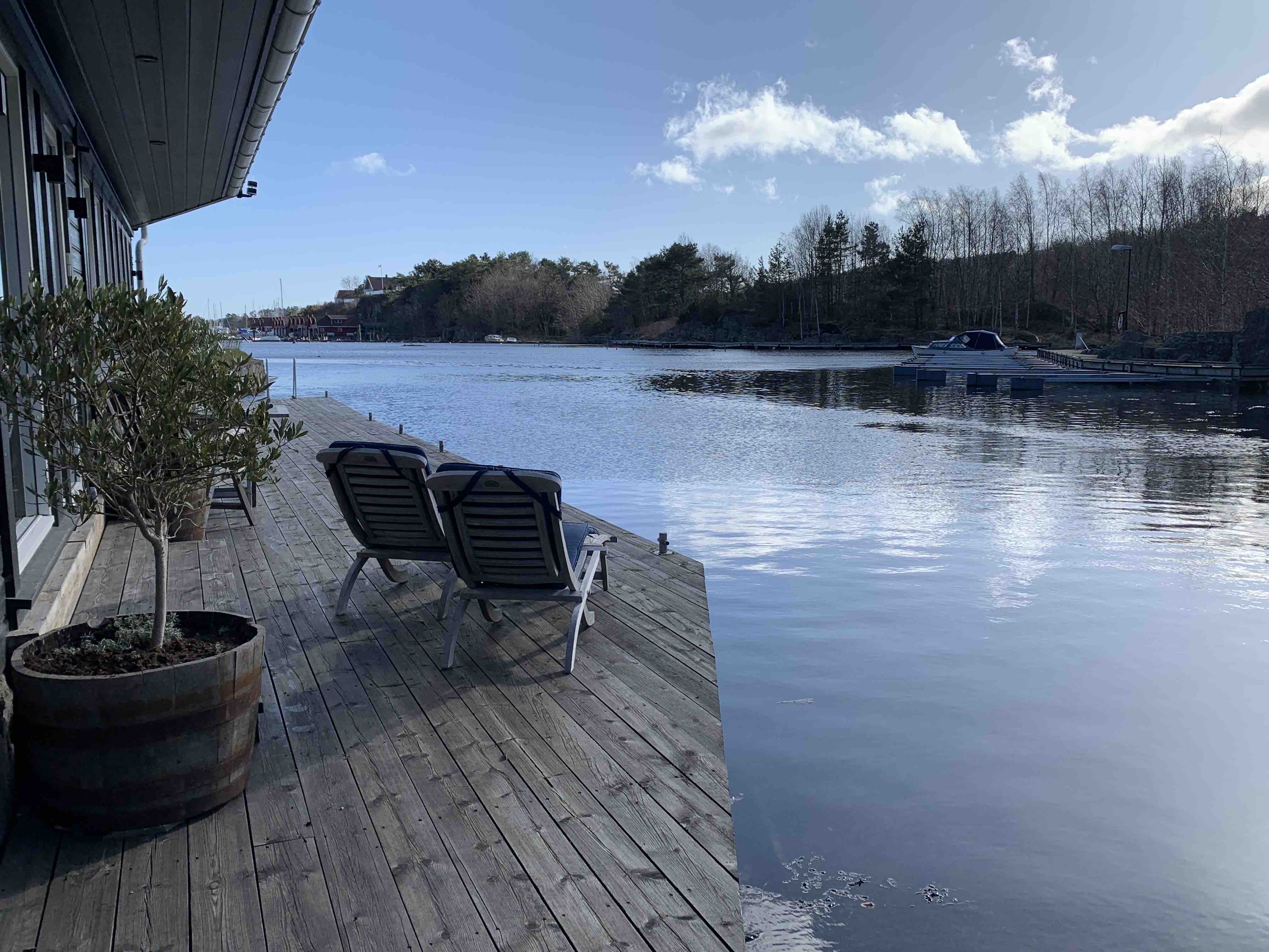Unique apartment right by the lake with jetty and sauna