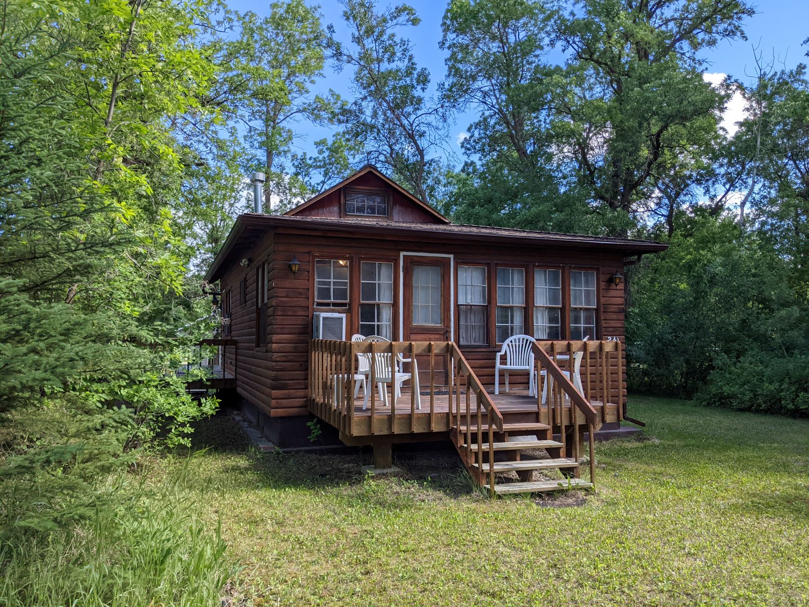 Comfortable cabin, close to the lake. Sleeps 5 Cabins for Rent in