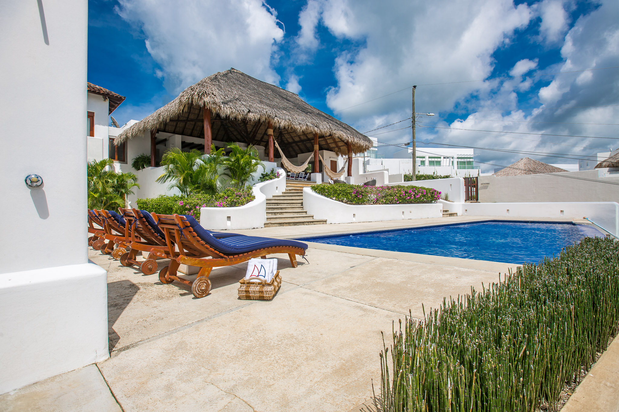 Luxury Villa *25,000 Sq Ft* With Full Staff Houses for Rent in San