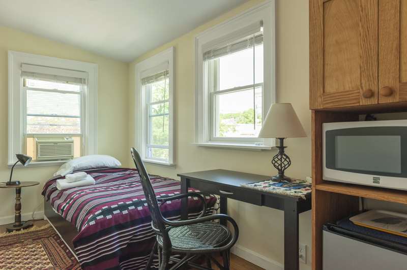 Room w/private bathroom+fridge+microwave-fast wifi in North Cambridge, Cambridge