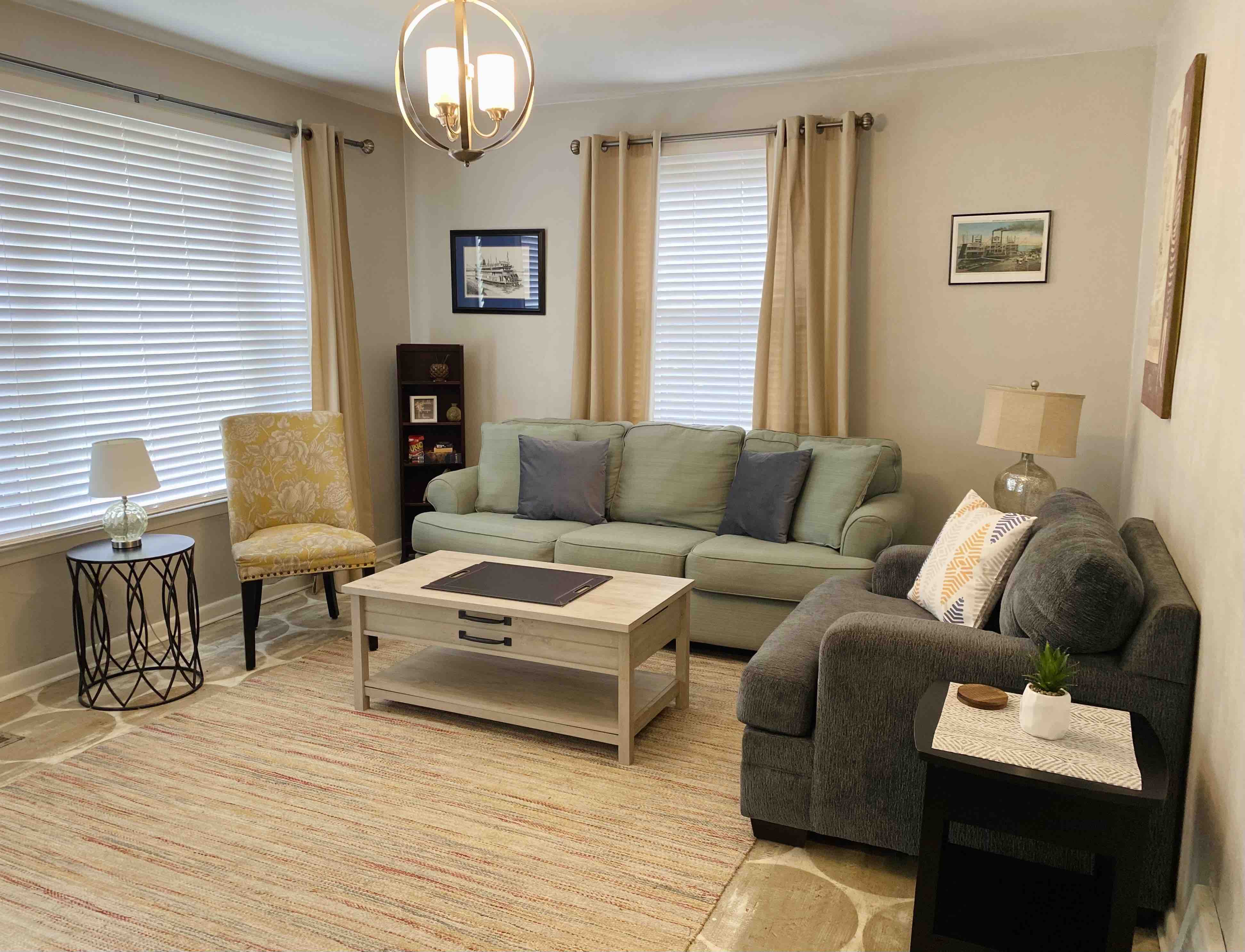 College town Charm: Minutes from Downtown Cape
