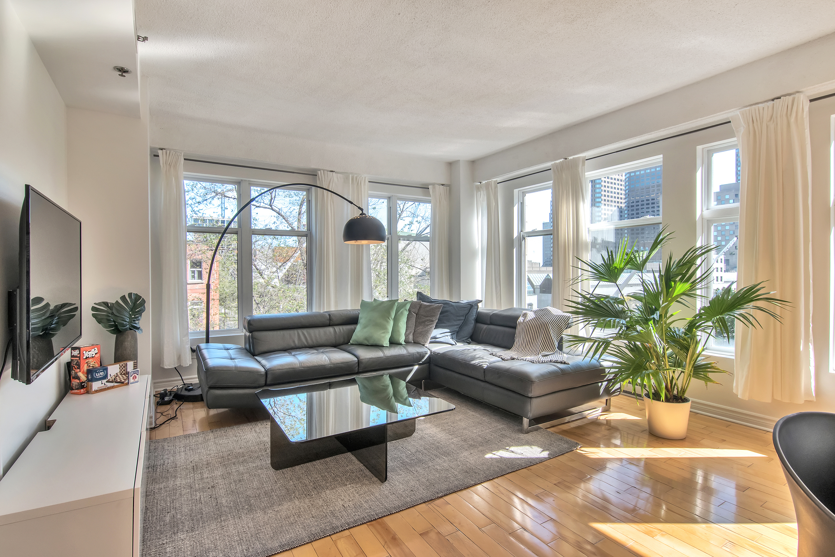 2 Bedrooms Condo Place-des-Arts/Downtown 8 J