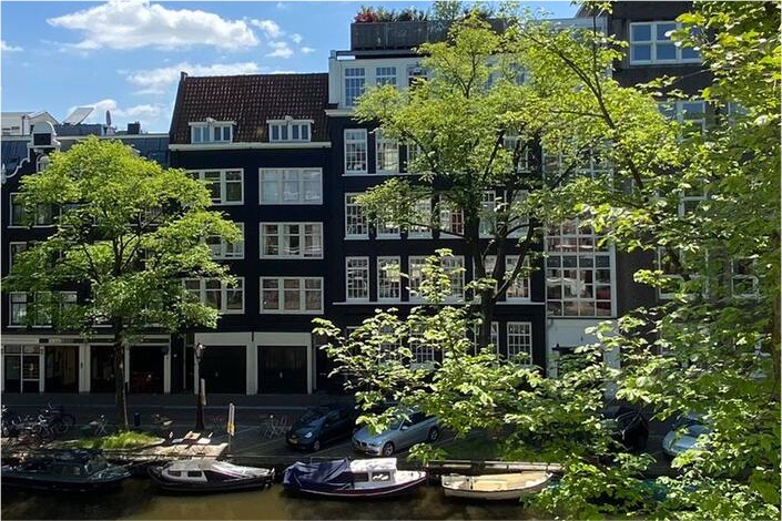 Entire city center APT with canal view and balcony — Amsterdam stay