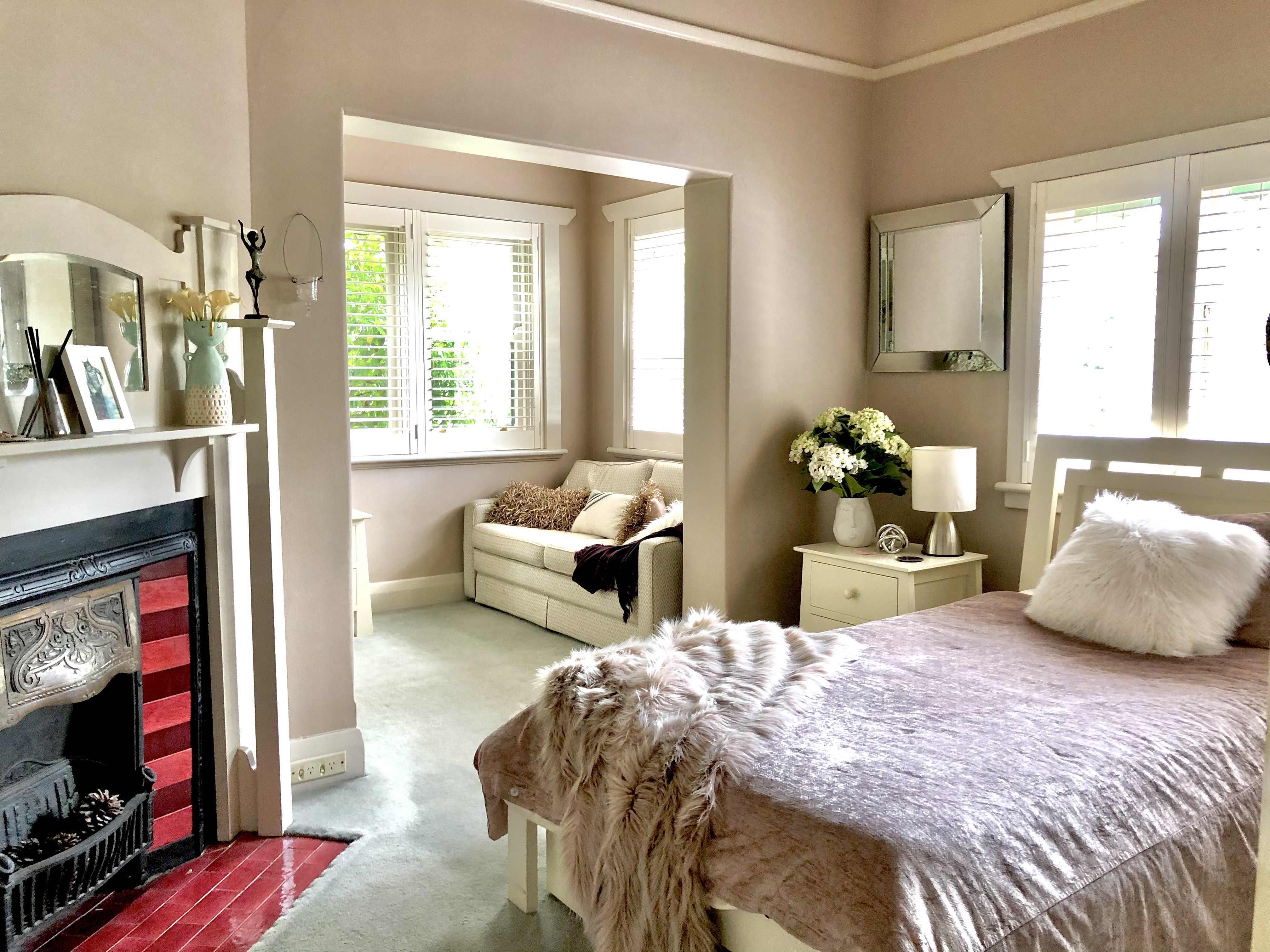 Sunny room w sofa, desk, own bathroom and wifi in Glen Eira, Melbourne