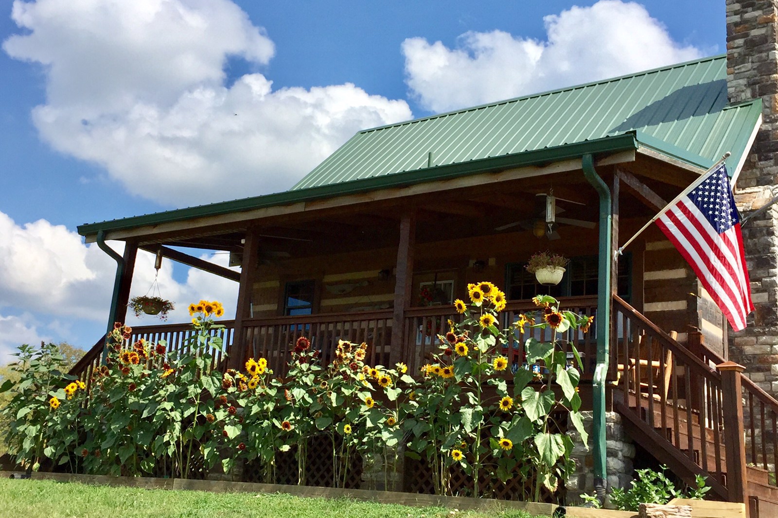Quittin' Time Country Cabin at Hickory Holler Cabins for Rent in