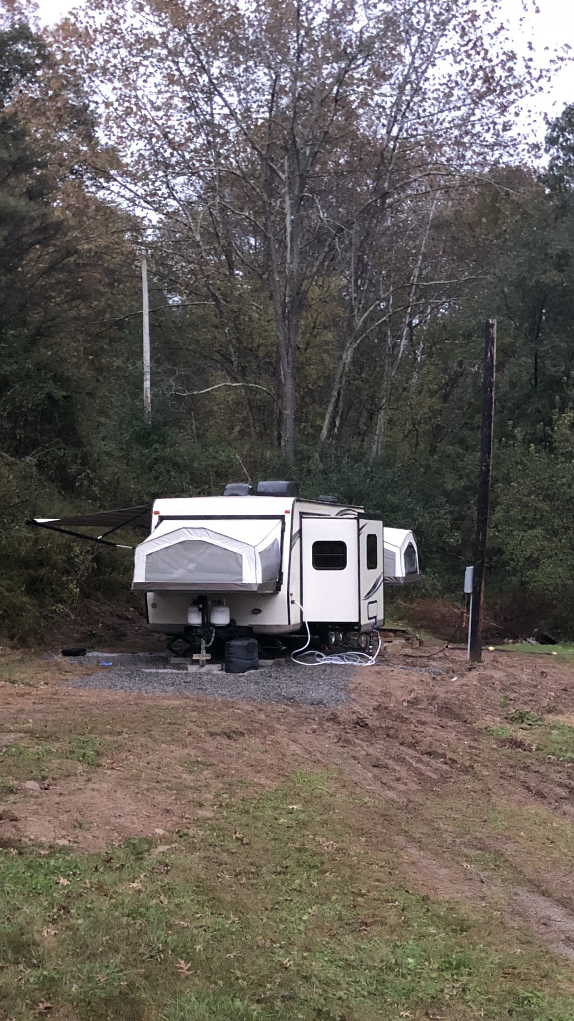 Camper pad, RV pad, WiFi, full hookups 30/50 amp! Campsites for Rent
