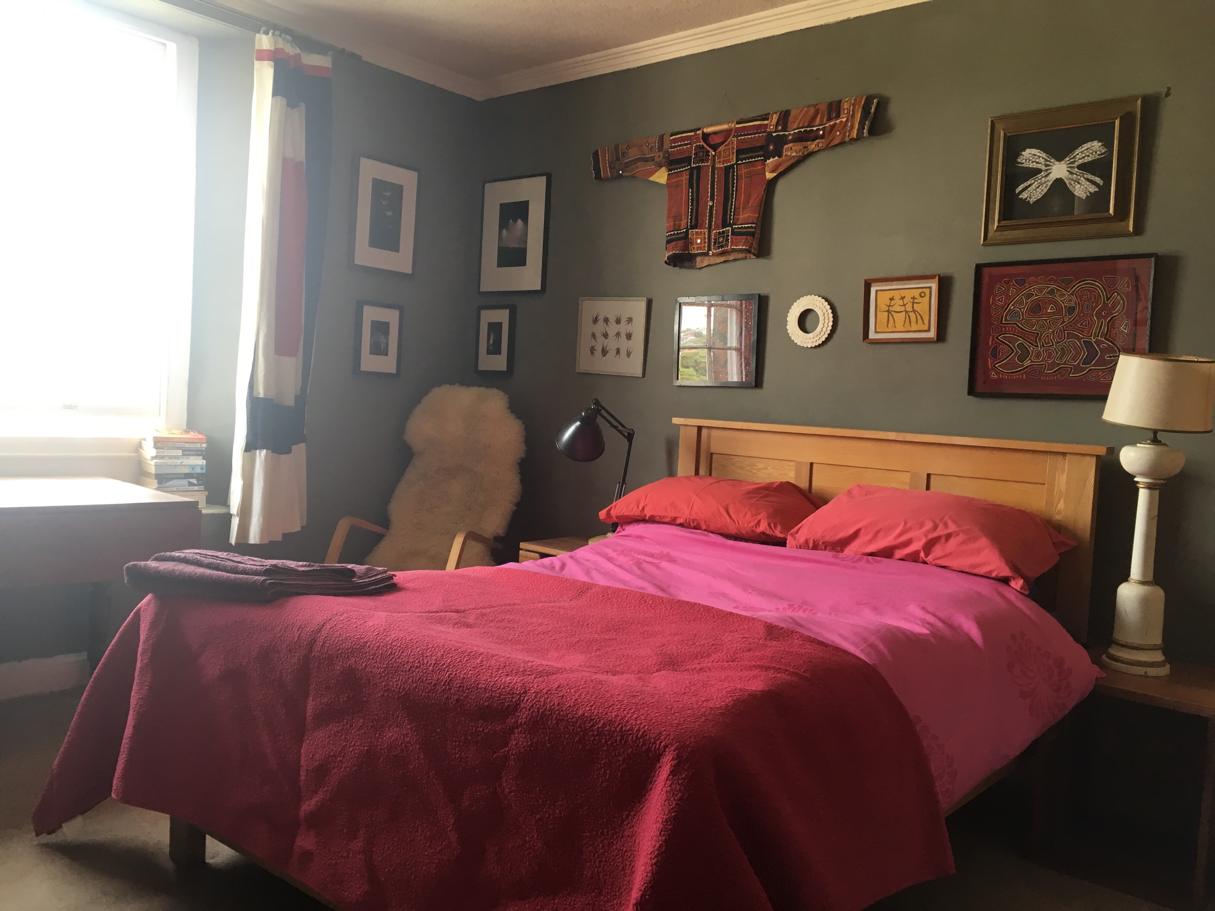 Beautiful room on the Top Floor of Artistic House in Cotham, Bristol