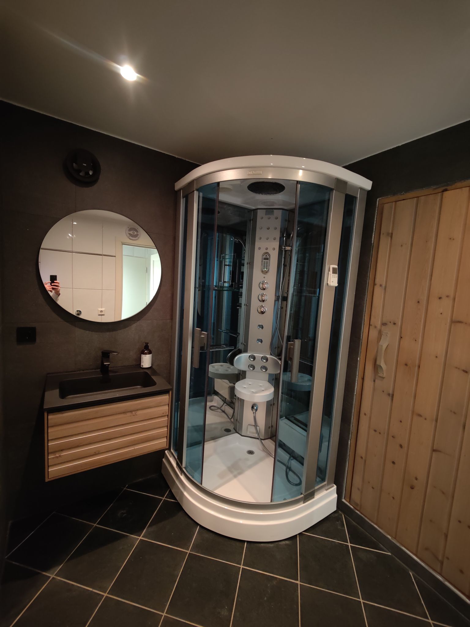 Large basement apartment with garden