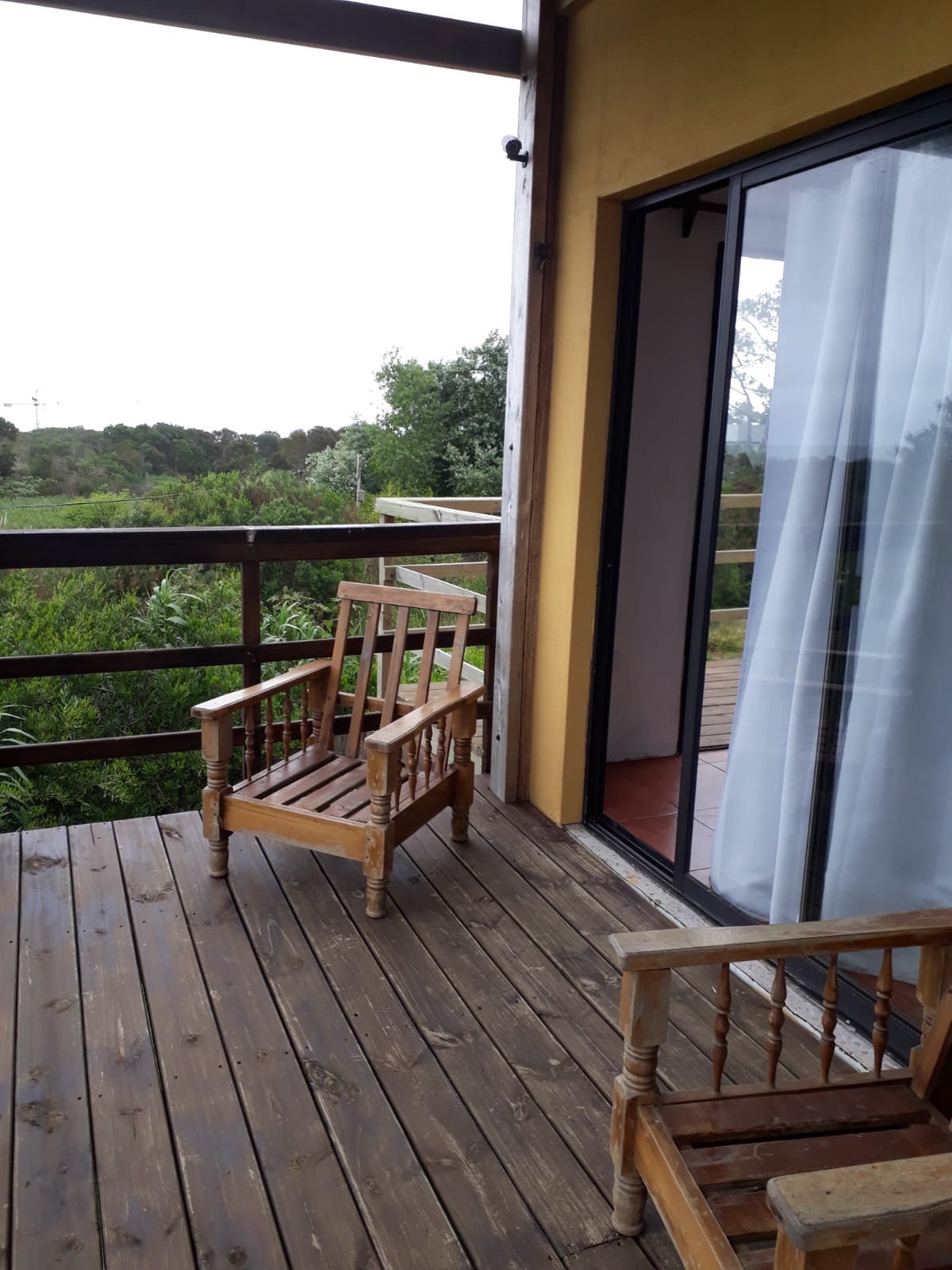 Apartment for 3 overlooking the sea.