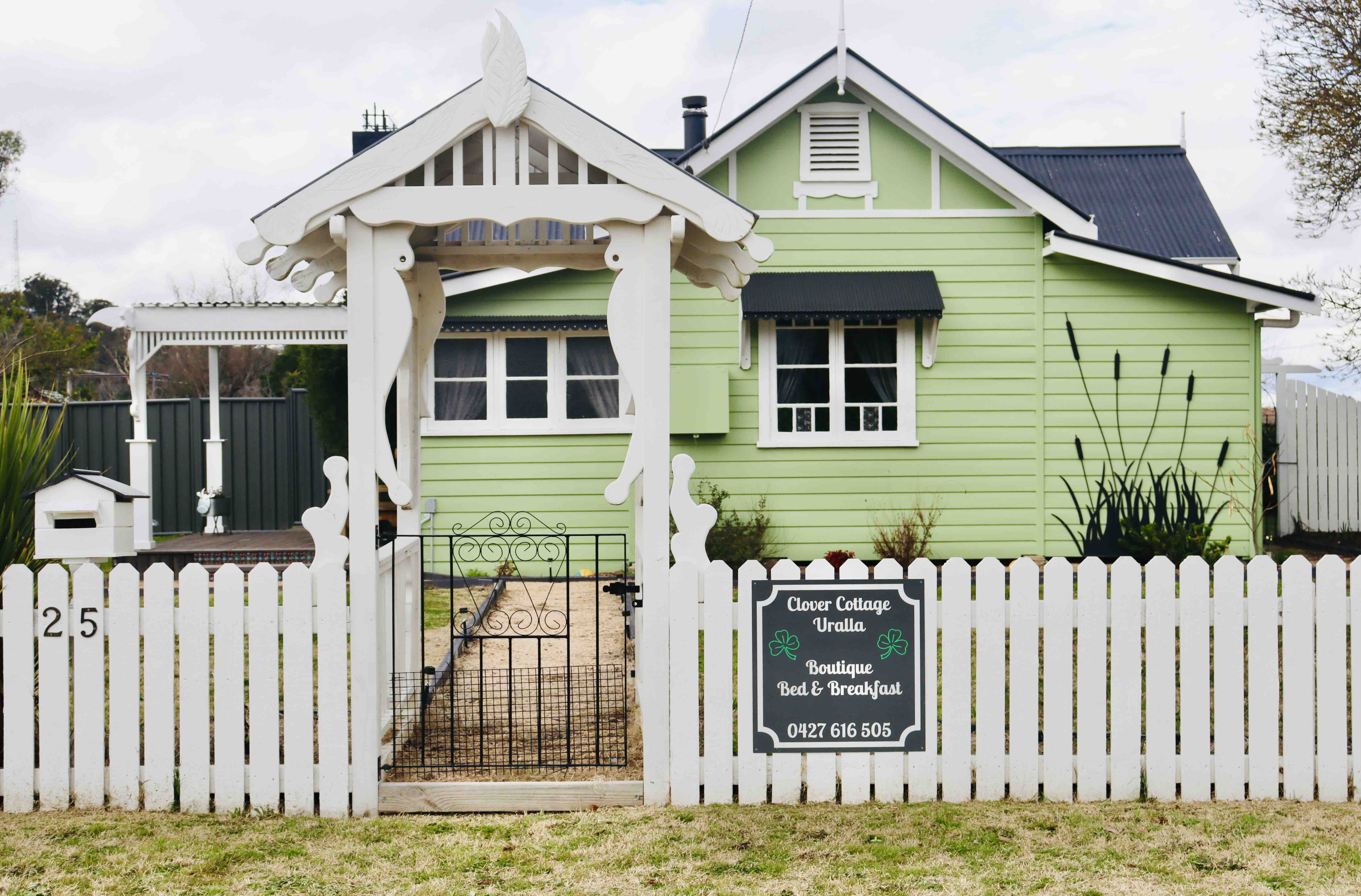 Clover Cottage Uralla Entire Home Pet Friendly Houses for Rent in
