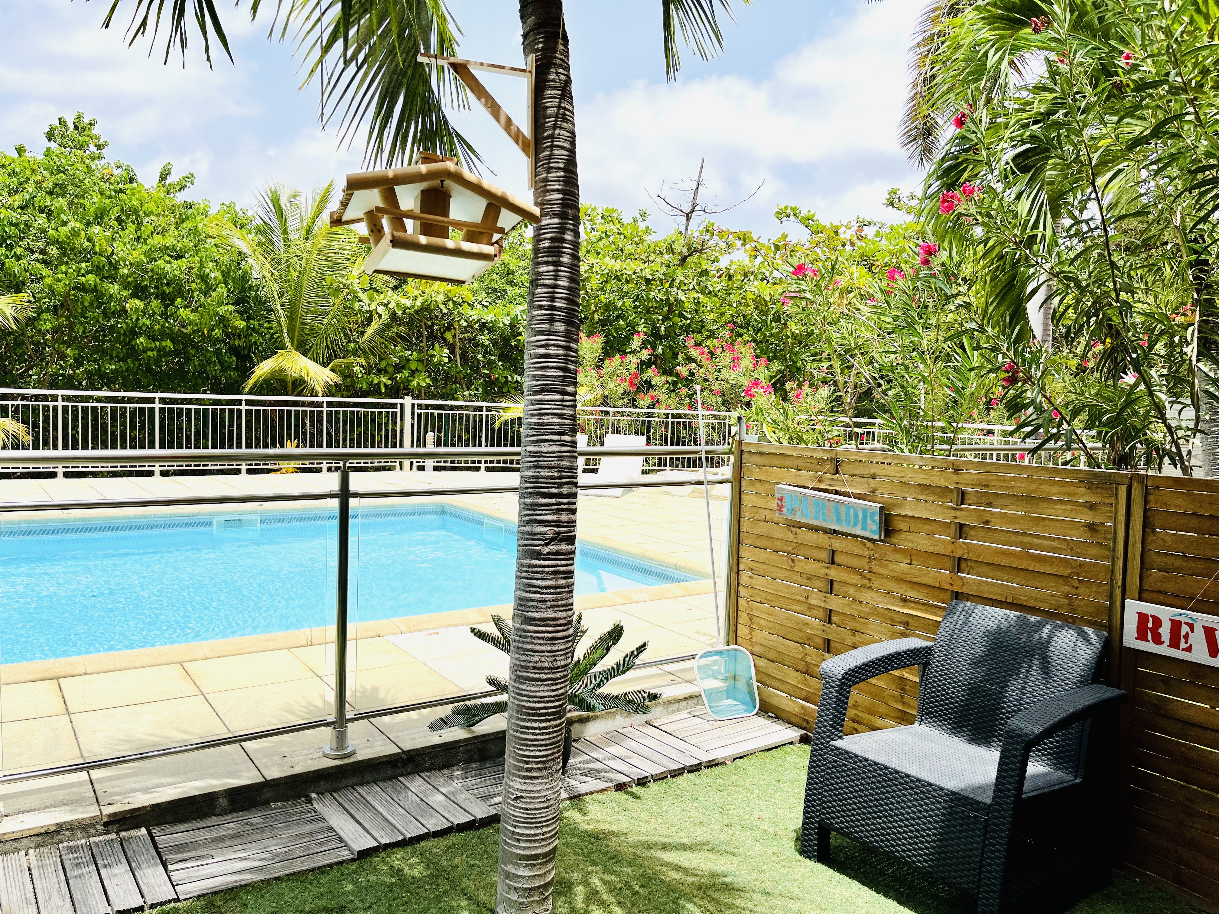 Soleil Orient Bay Studio.
