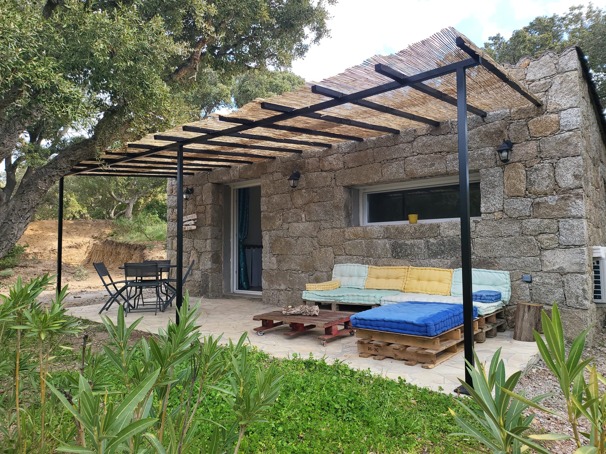 Bergerie et Chalets with Jacuzzi & pools.
