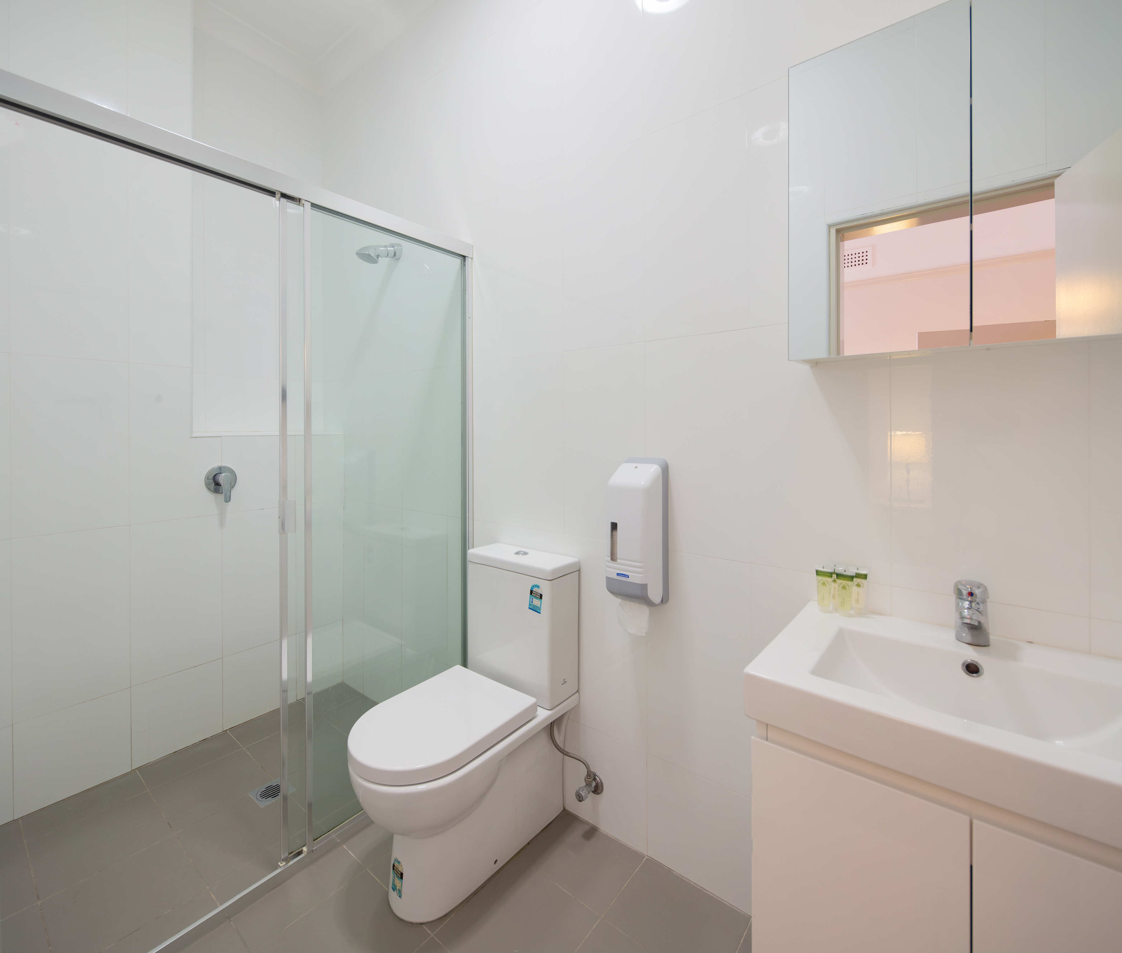 Hotel - Private Queen Room En-suite
