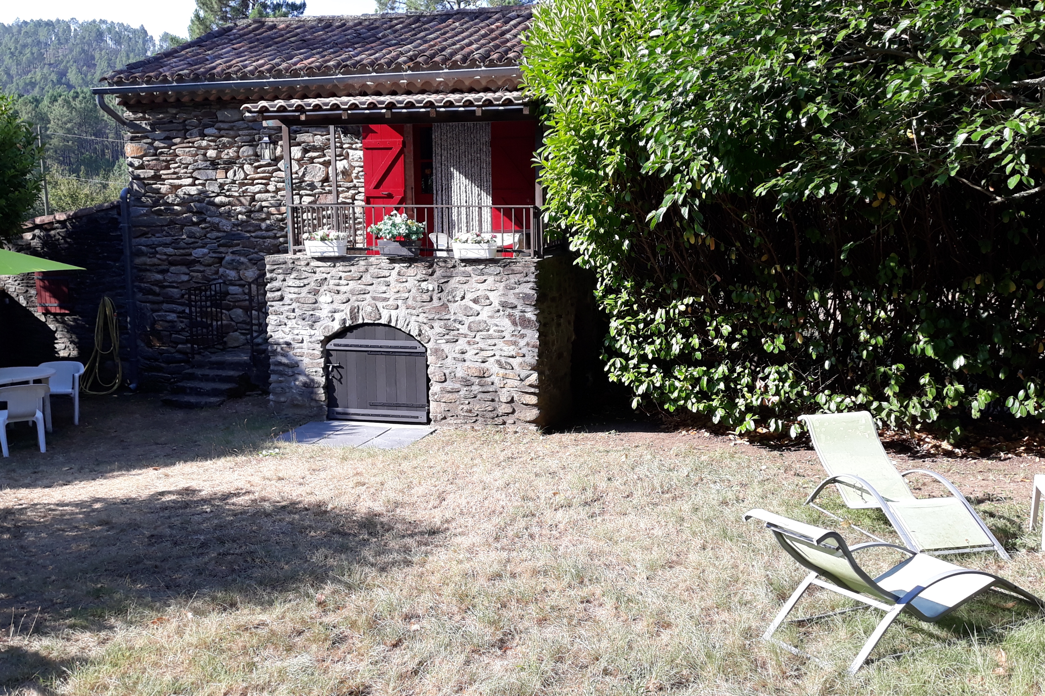 Gite in natural riverside site 4 people