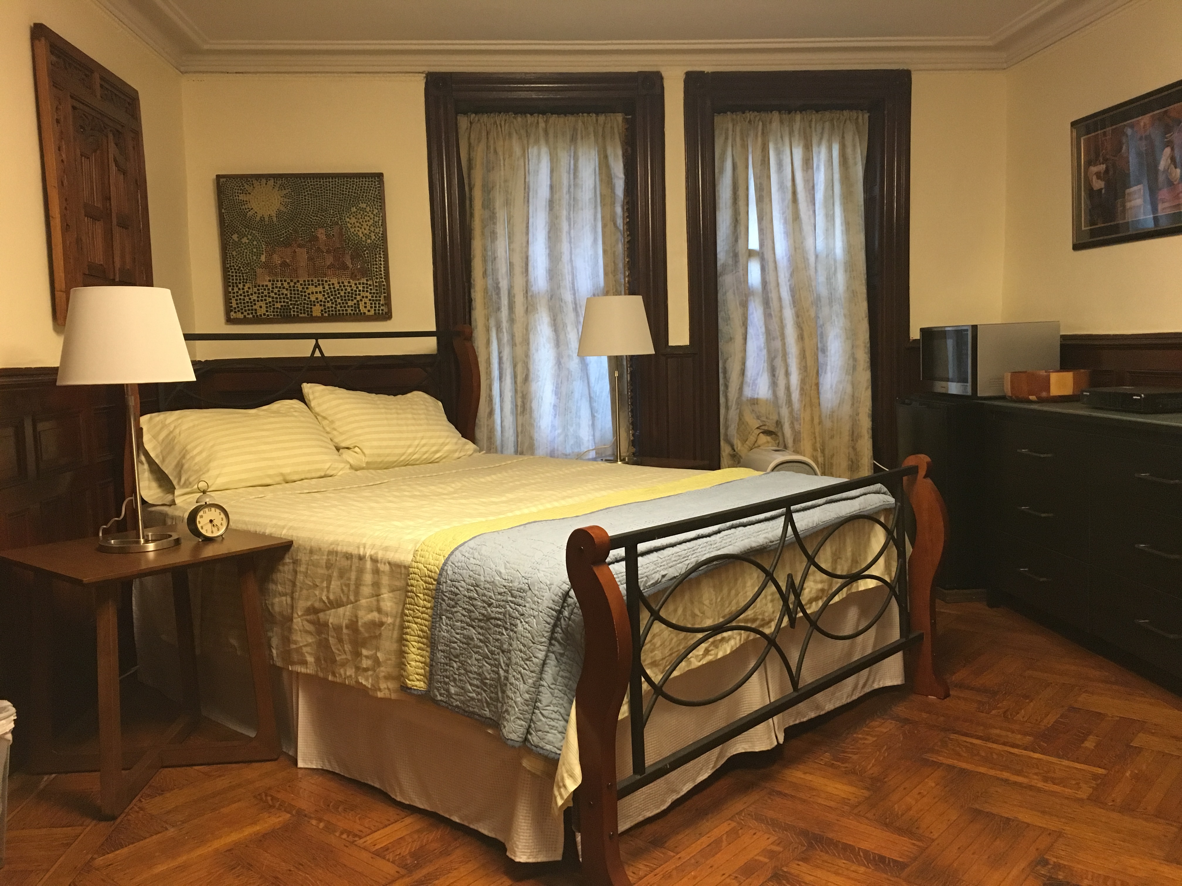 Guestroom in Landmark Bklyn Brownstone