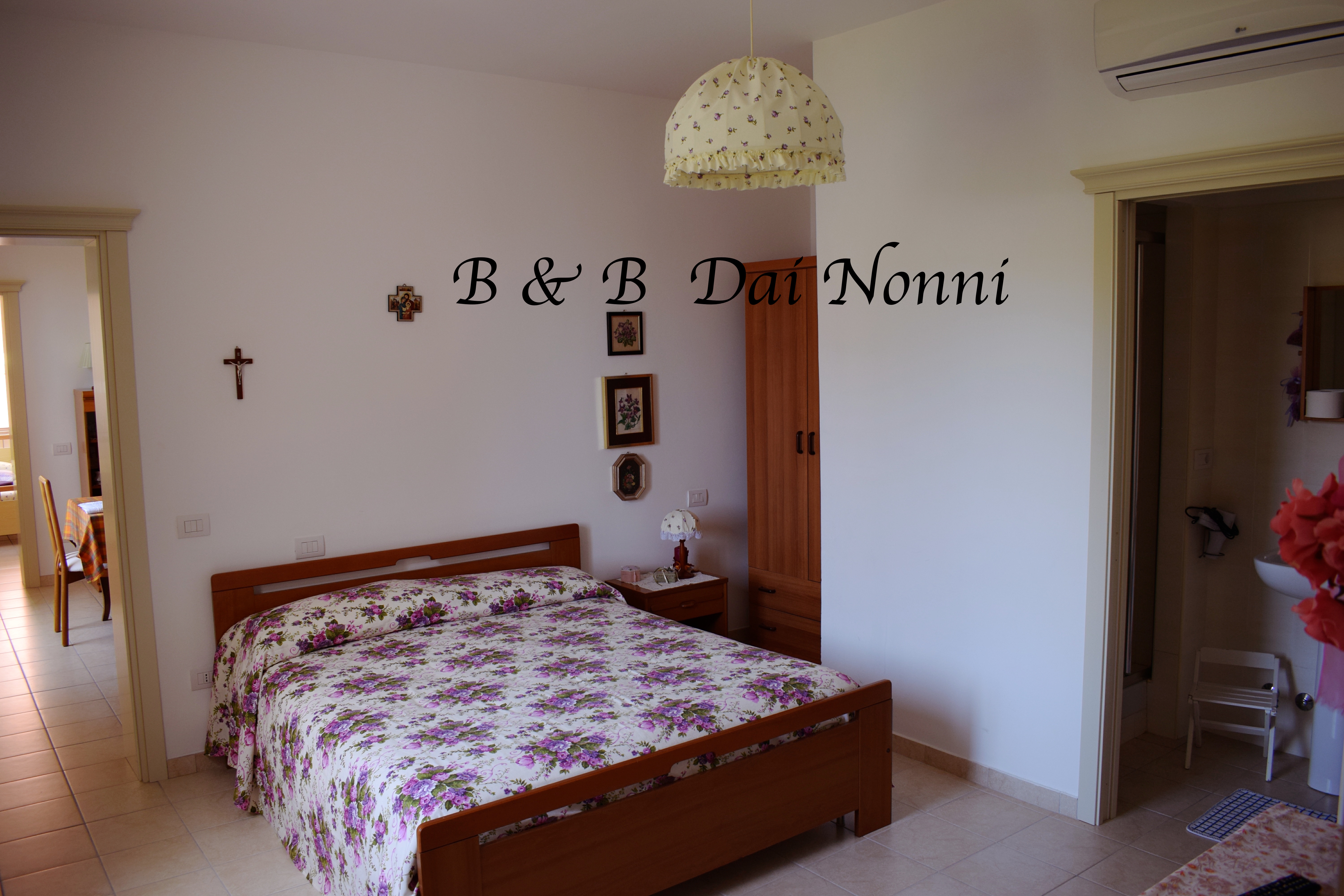 Ample Melograno room