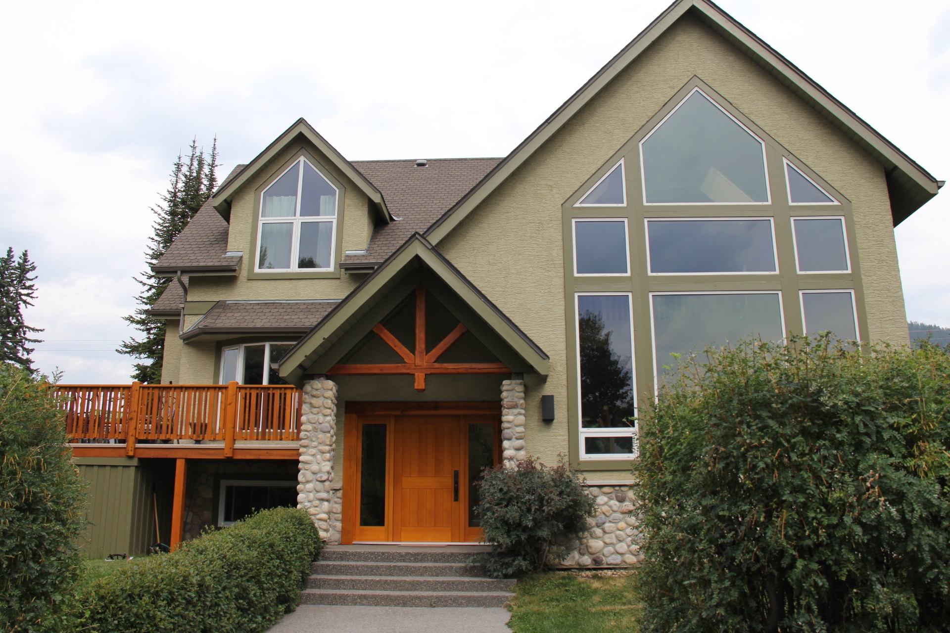 Banff Mountain Retreat Apartment -  Wolf Den BnB