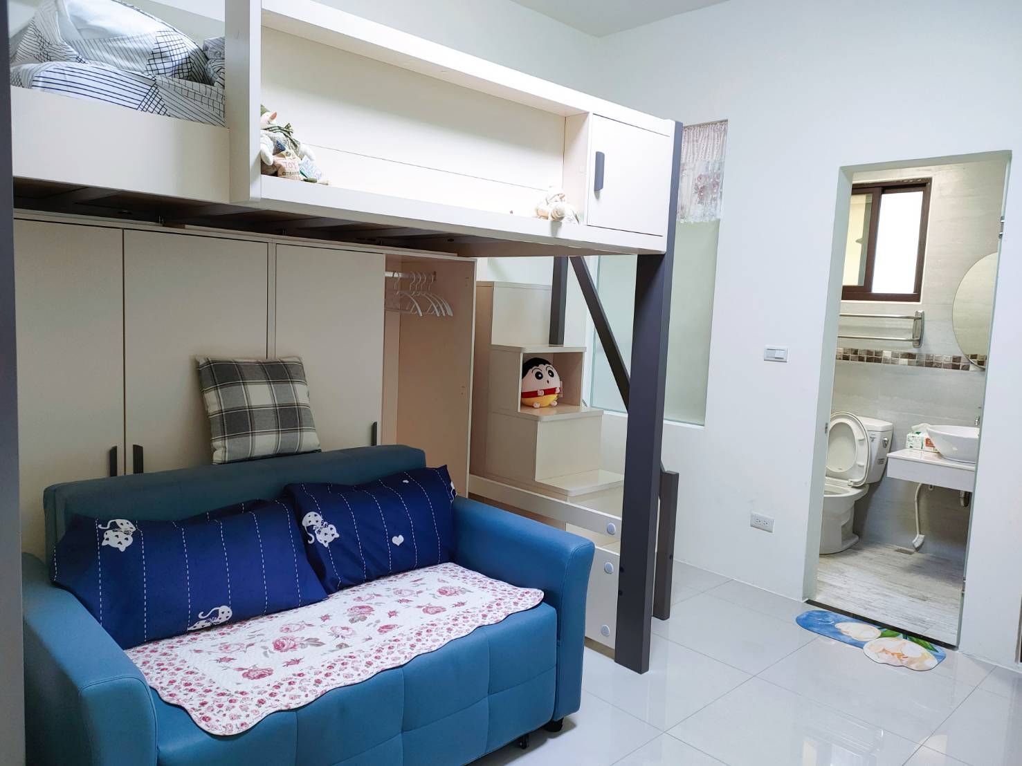 Near Luodong Night Market * Elevated Double Bed Private Bathroom ~ Downtown/Luodong Station/Yilan Lo East/Transmission Center/Bambi Hills/Plum Lake
