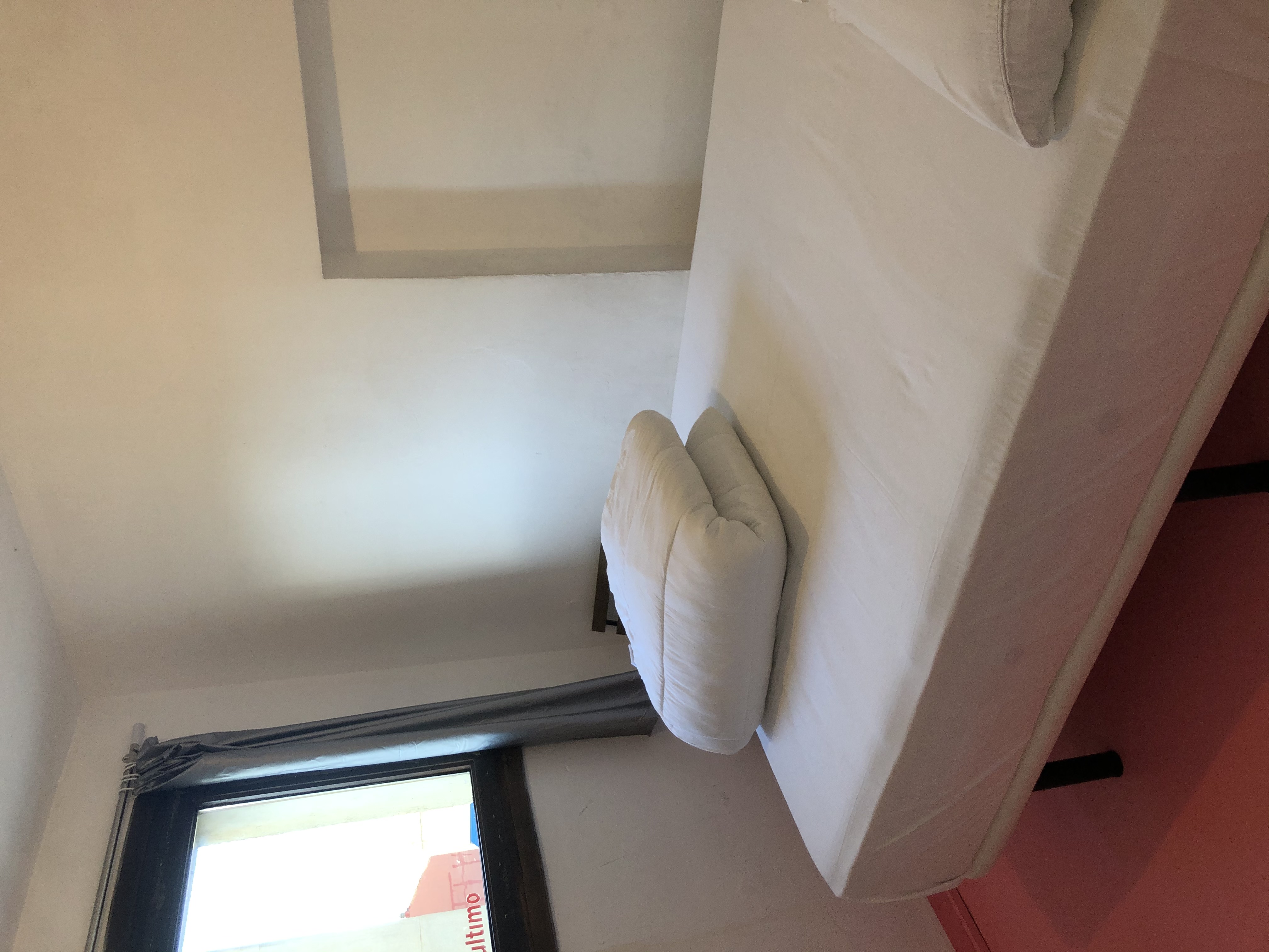 Habitación muy pequeña, cama doble junto Gran Vía