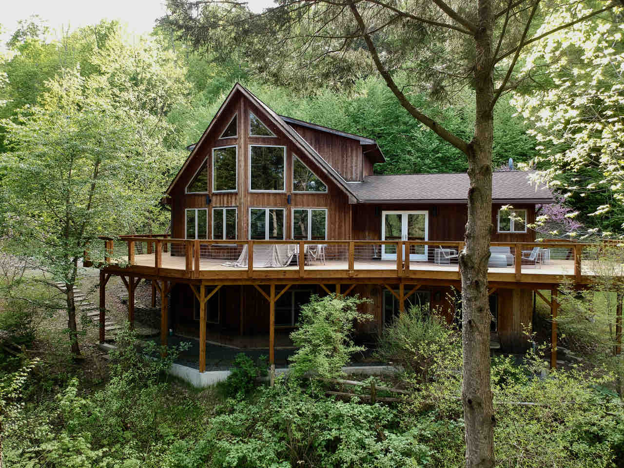Quarry House - a Catskills Lodge Riverside Retreat