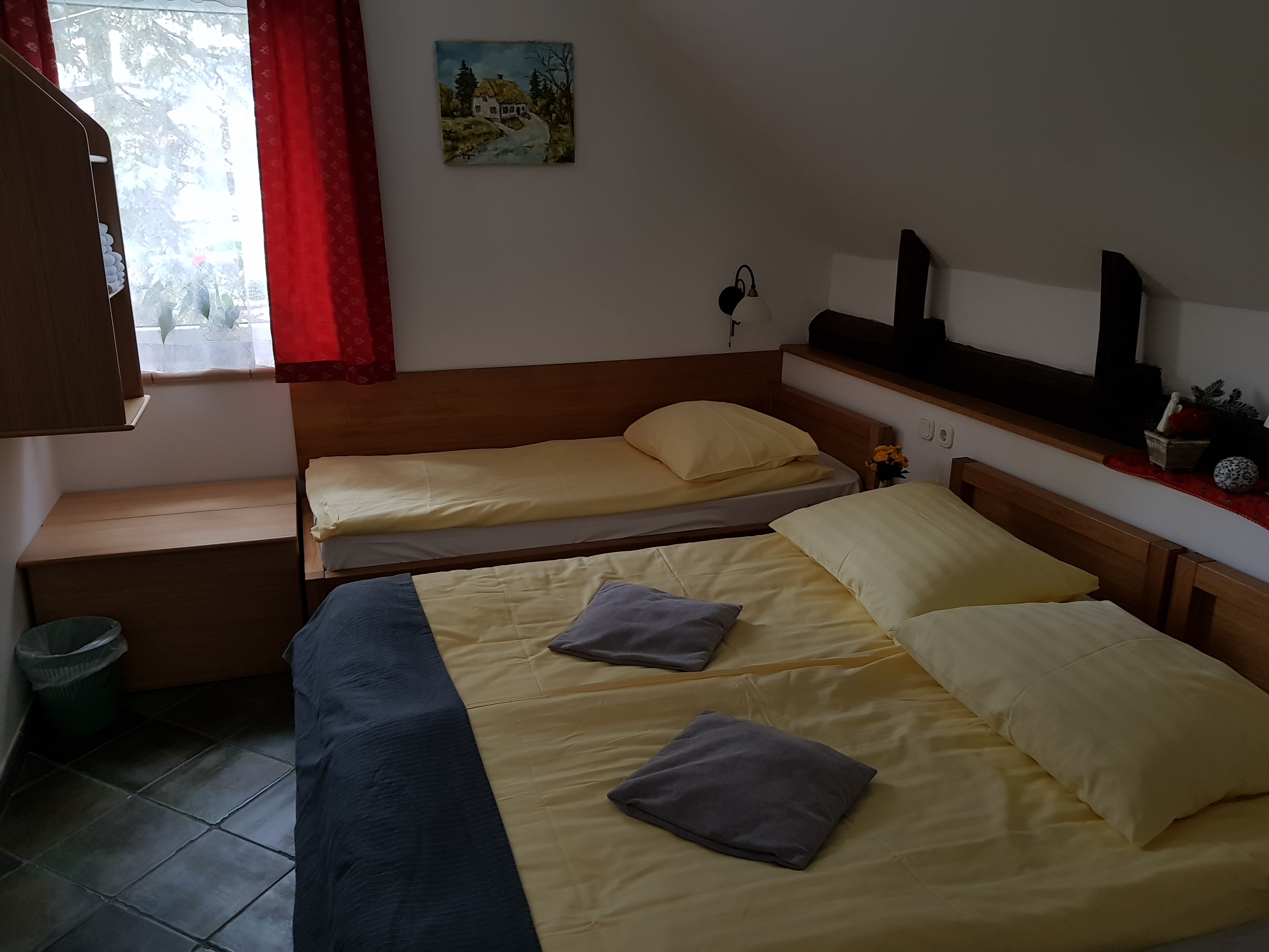 Quadruple Room with private bathroom- Mama's House