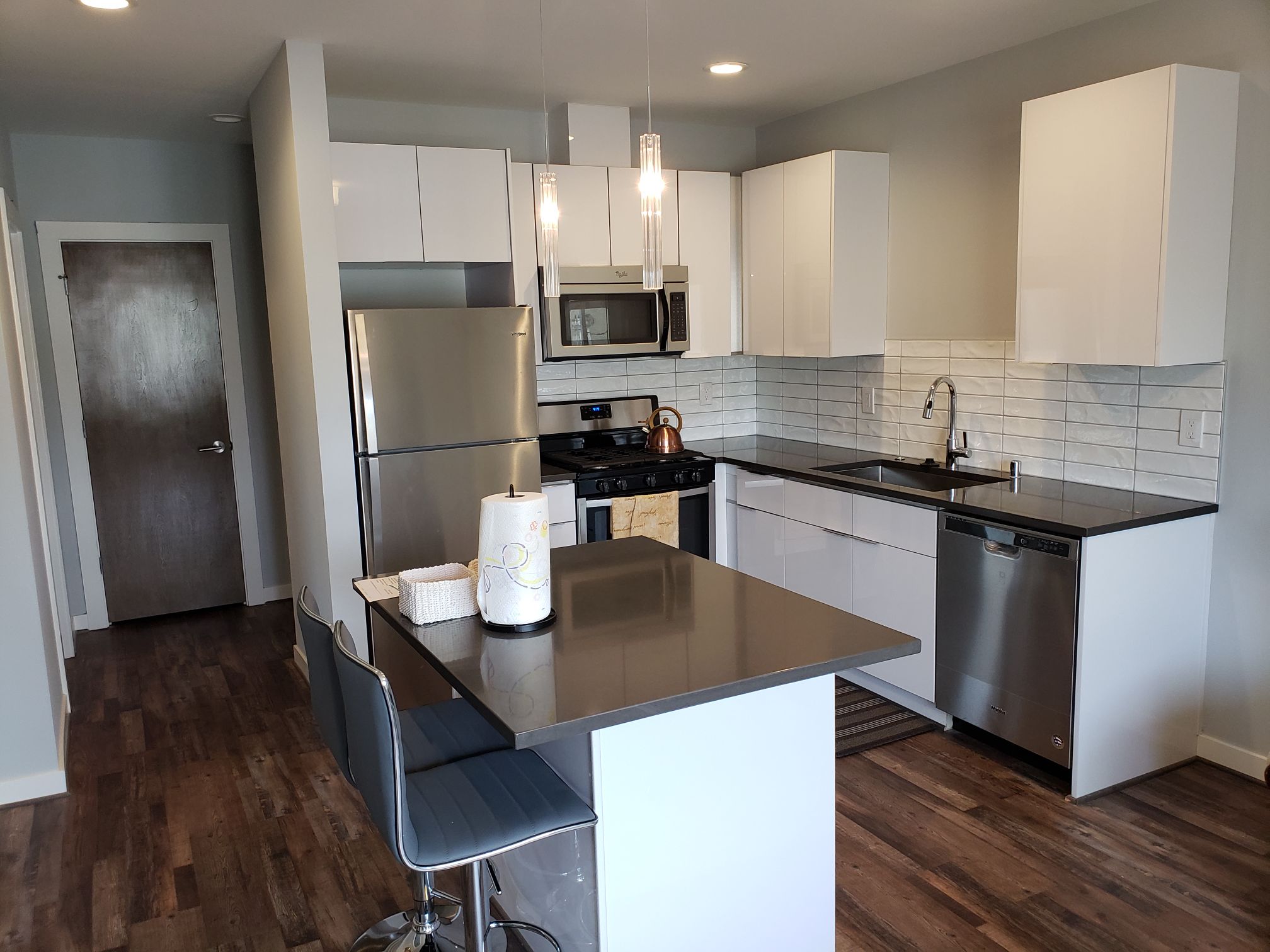 2 bedroom /1.5bath private apt. Close to Downtown!