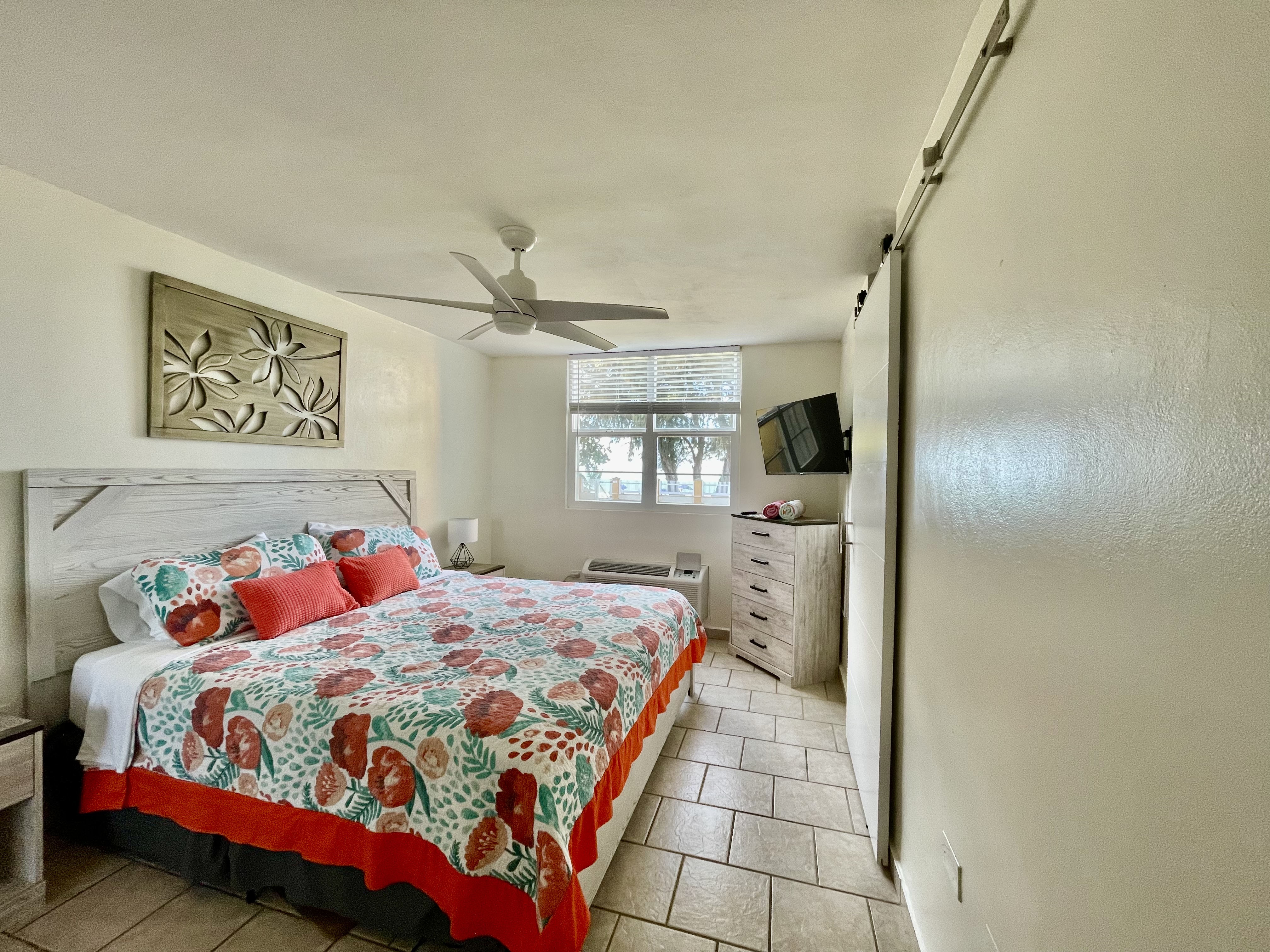 Beachfront * Pool * First Floor