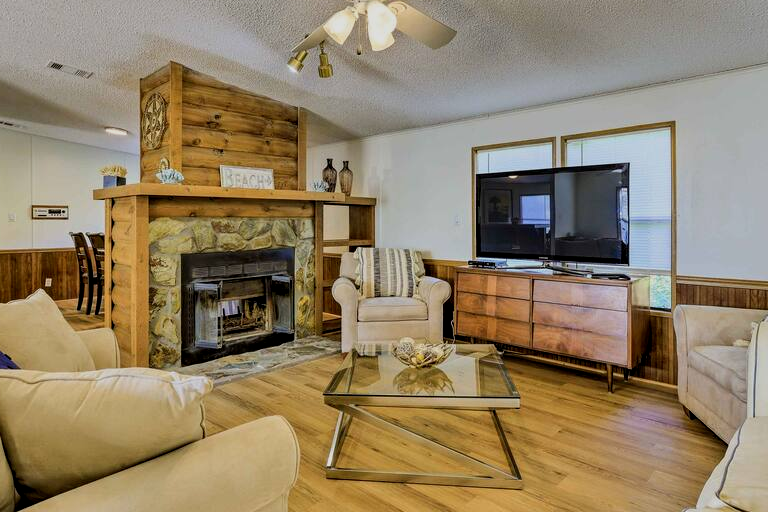 *No Damage Dog-Friendly Steinhatchee Home w/ Deck!
