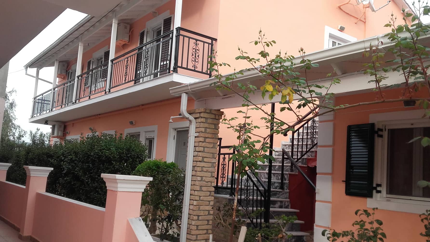 Flora S Apartments In Saint George South Corfu Guest Houses For Rent In Gr Greece