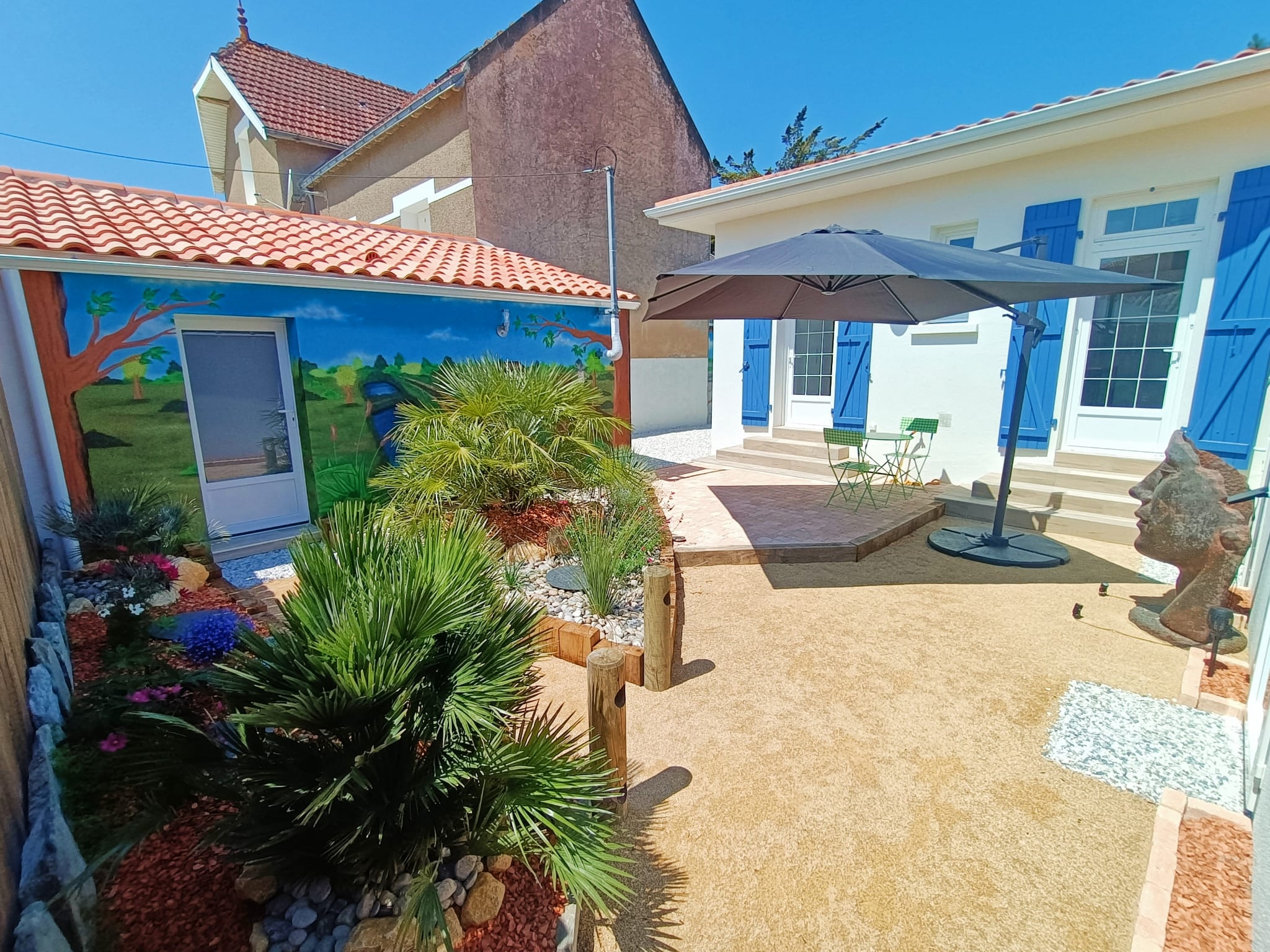 Beautiful house 300 m beach facing forest 8 people