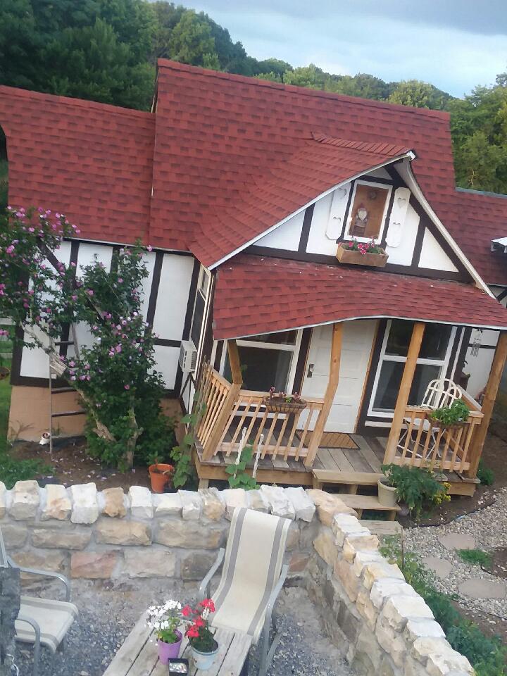Storybook Cottage with a View Tiny houses for Rent in Ghent, West
