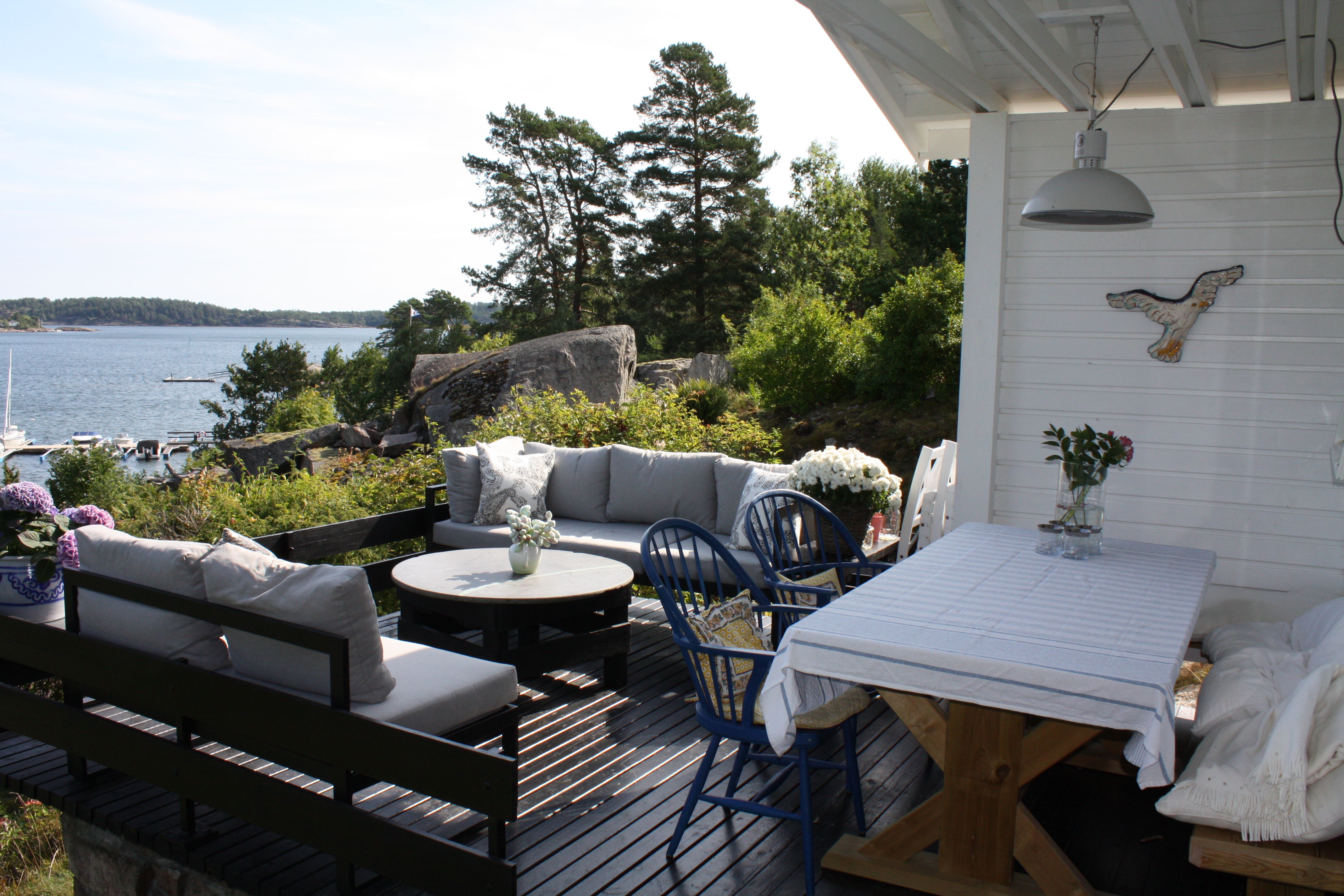 Traditional family cabin w/sea-view & all-day sun