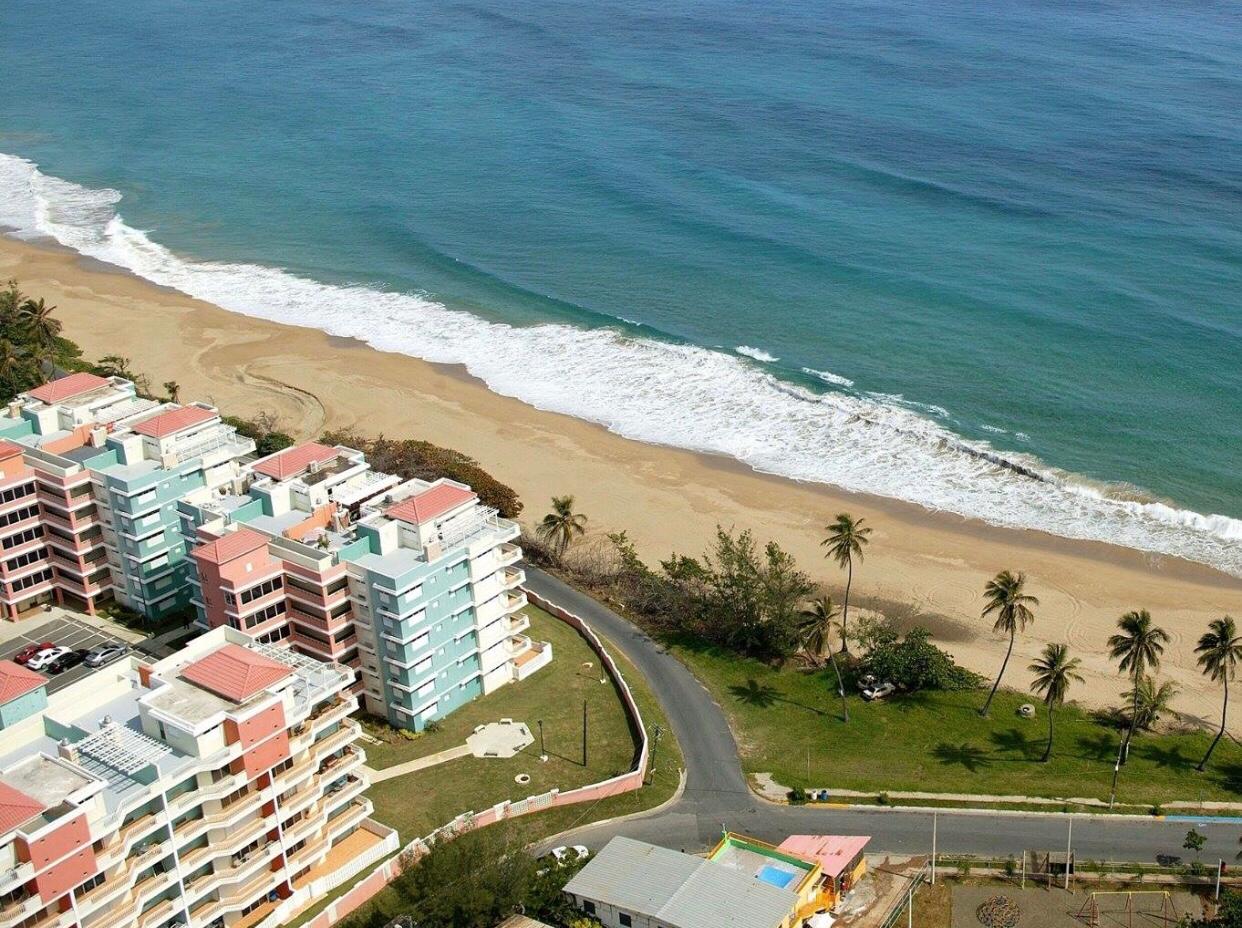 Luxurious apt, steps to the beach. Isabela Apartments for Rent in