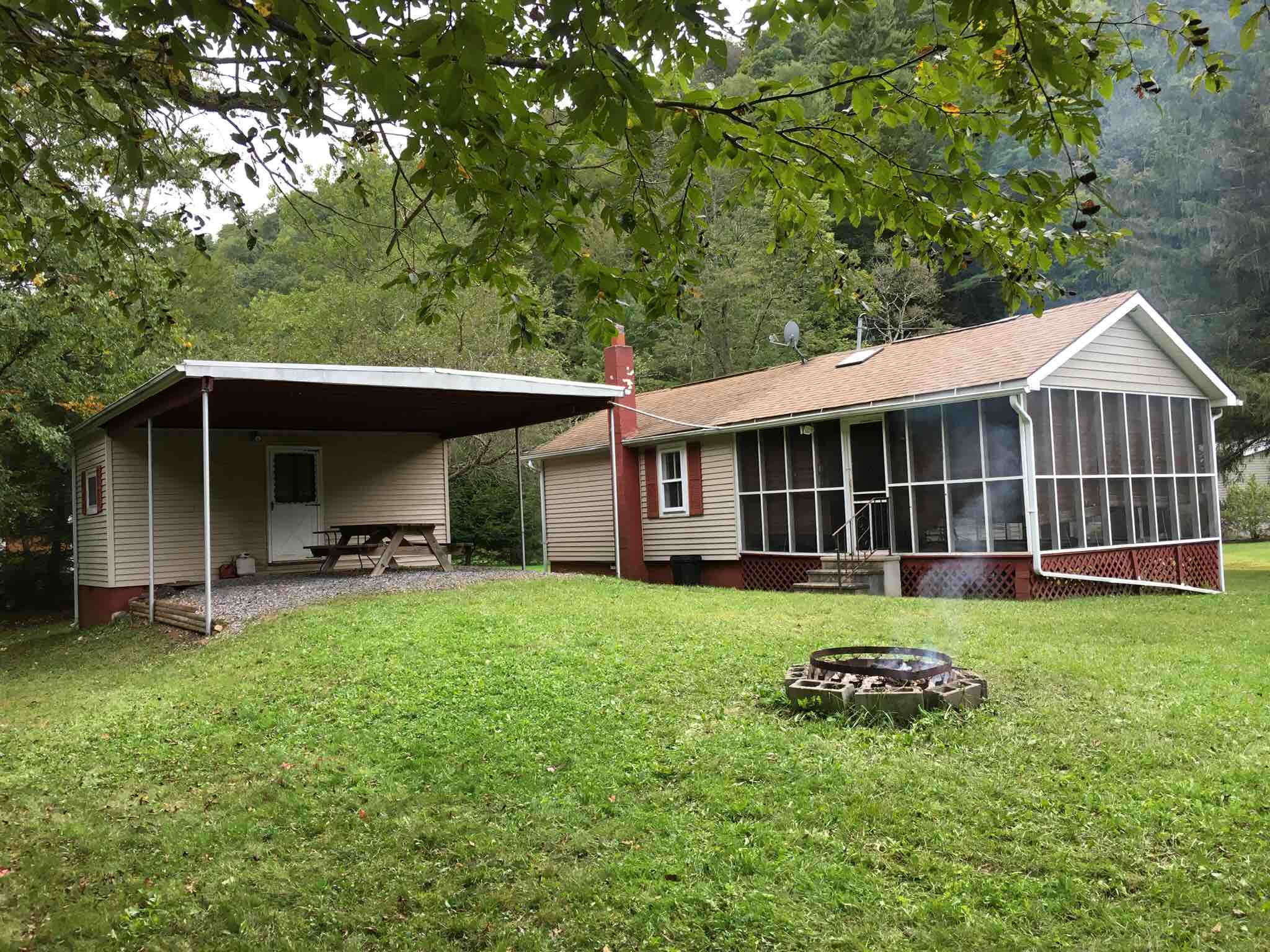Charlie Camp on Kettle Creek Now with Wifi! Cabins for Rent in