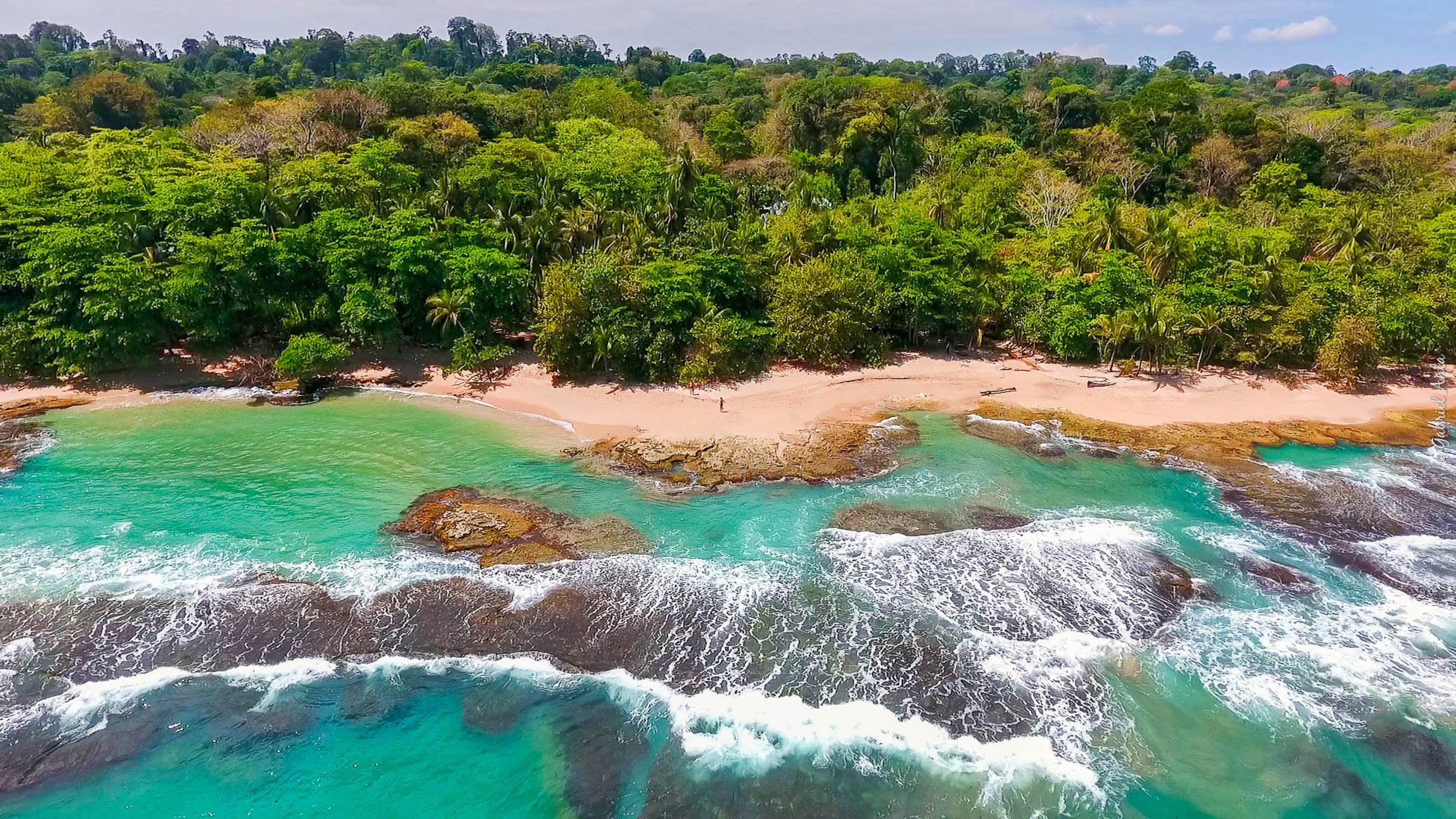 Just a few steps from the beach | A/C & WiFi