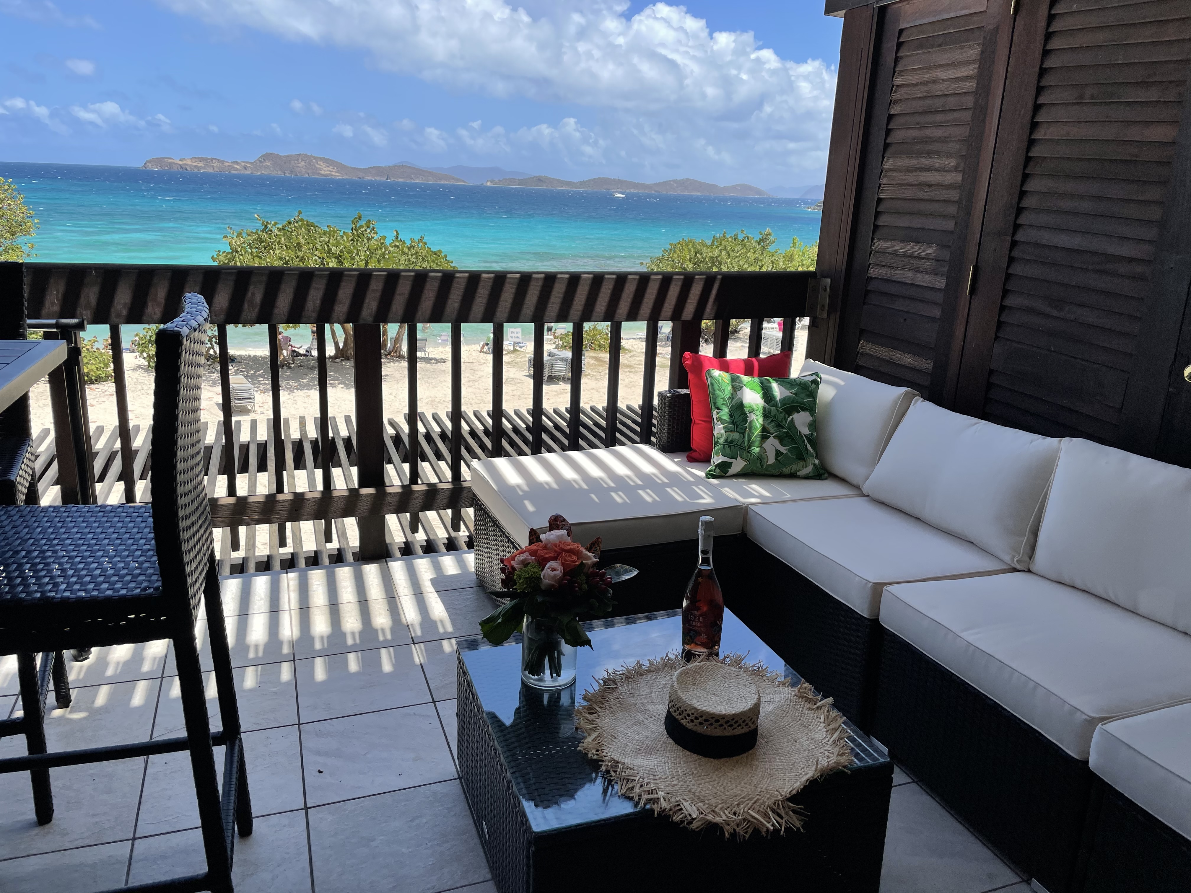 Renovated Beachfront penthouse on Sapphire Beach