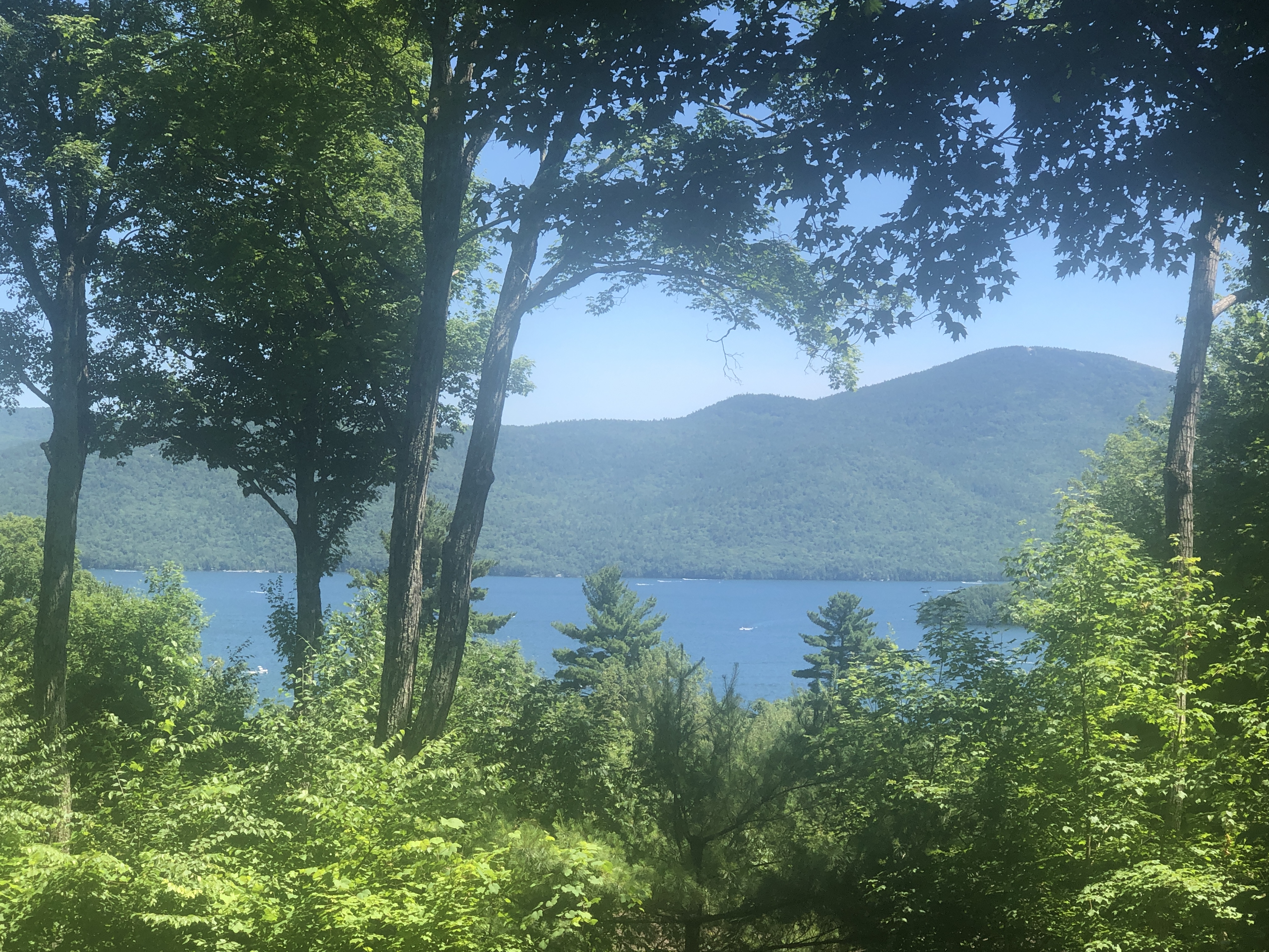 BEAUTIFUL LAKE VIEW RETREAT