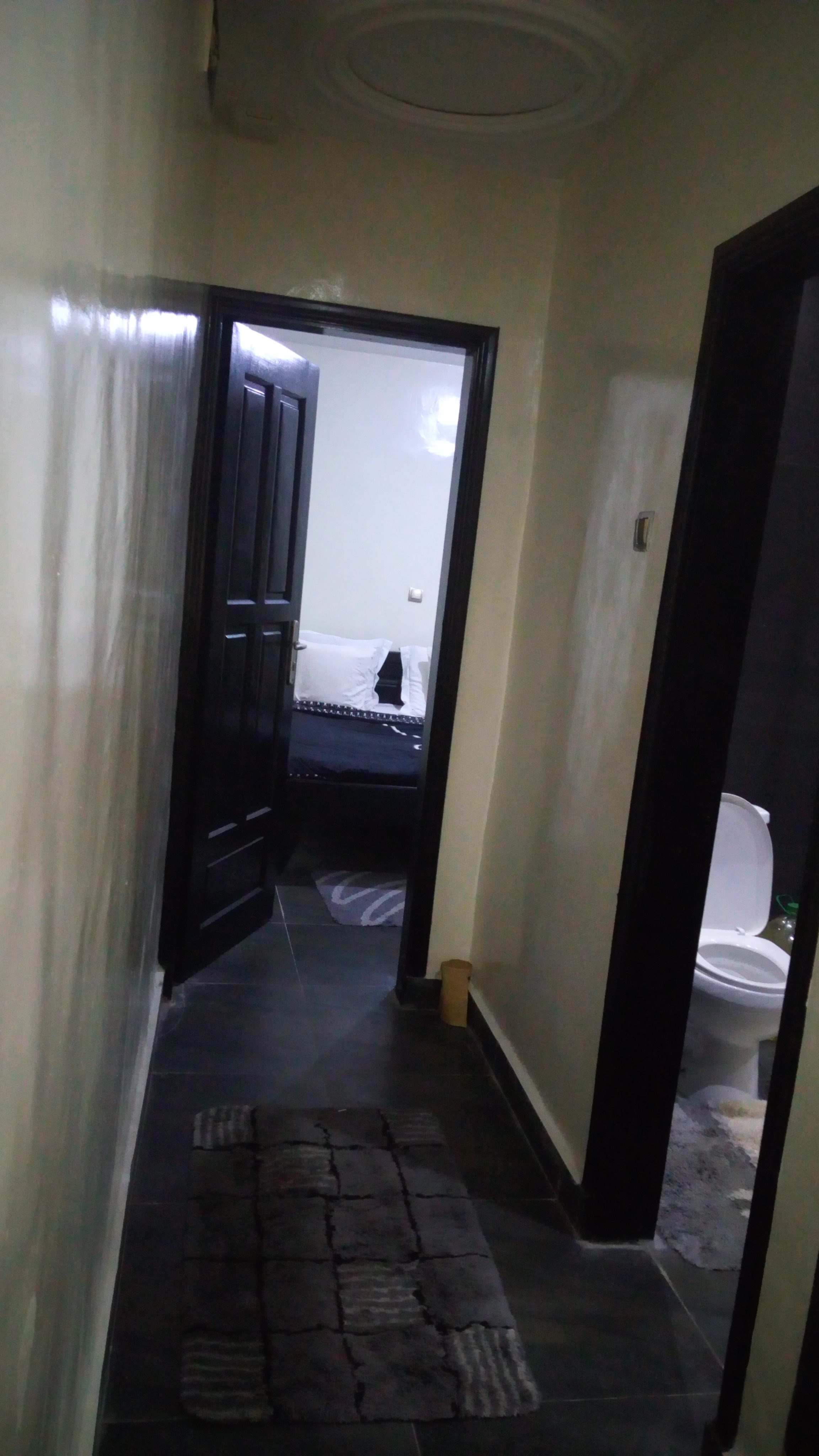 Yaoundé- small fenced house with private courtyard