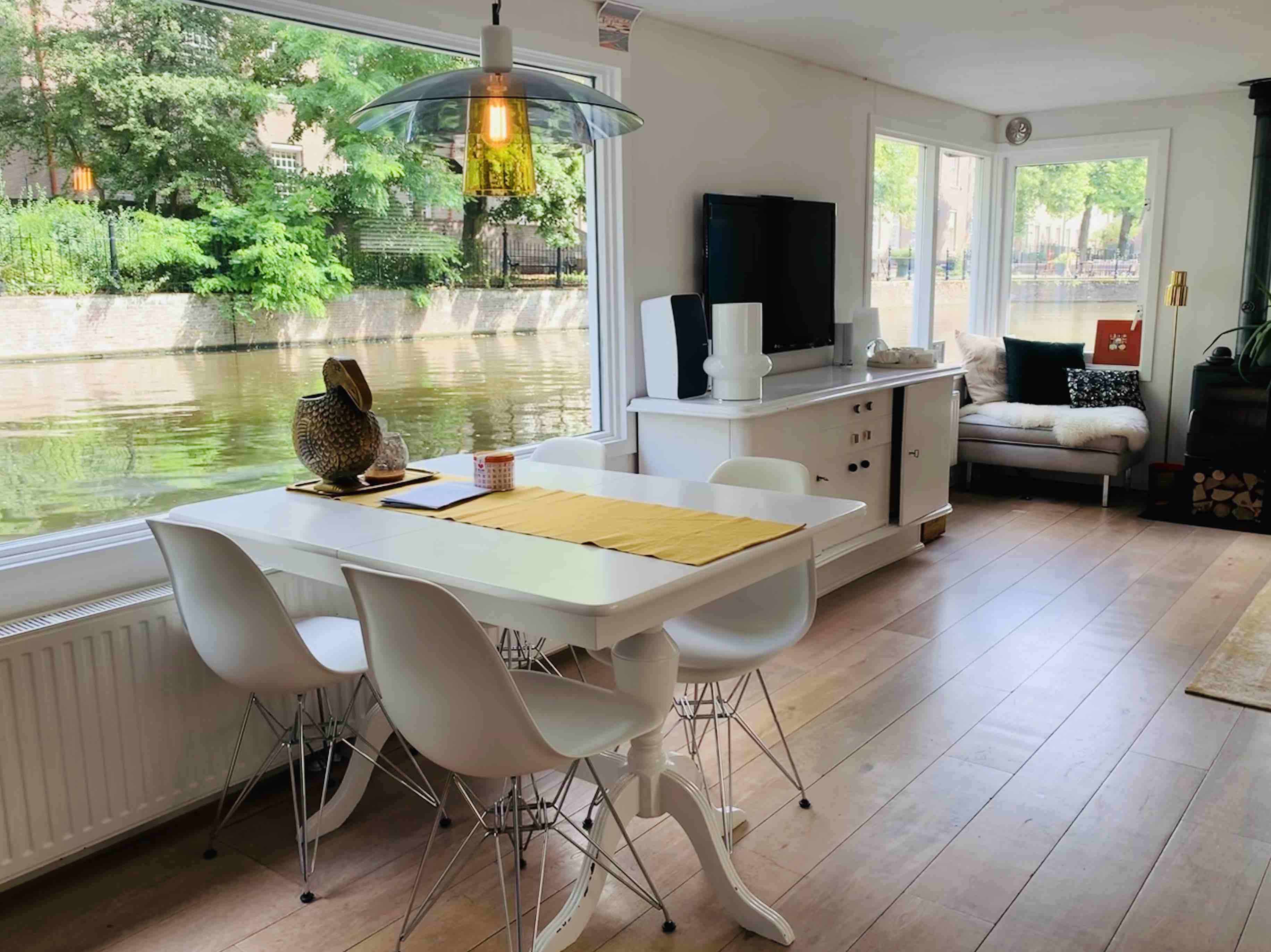 Houseboat centre Amsterdam Nieuwe Prinsengracht — Amsterdam stay