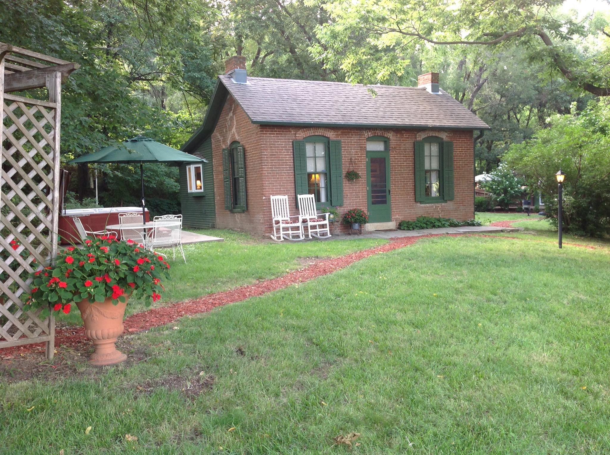 Pierce Cottage Guest House Brownville, NE Cottages for Rent in