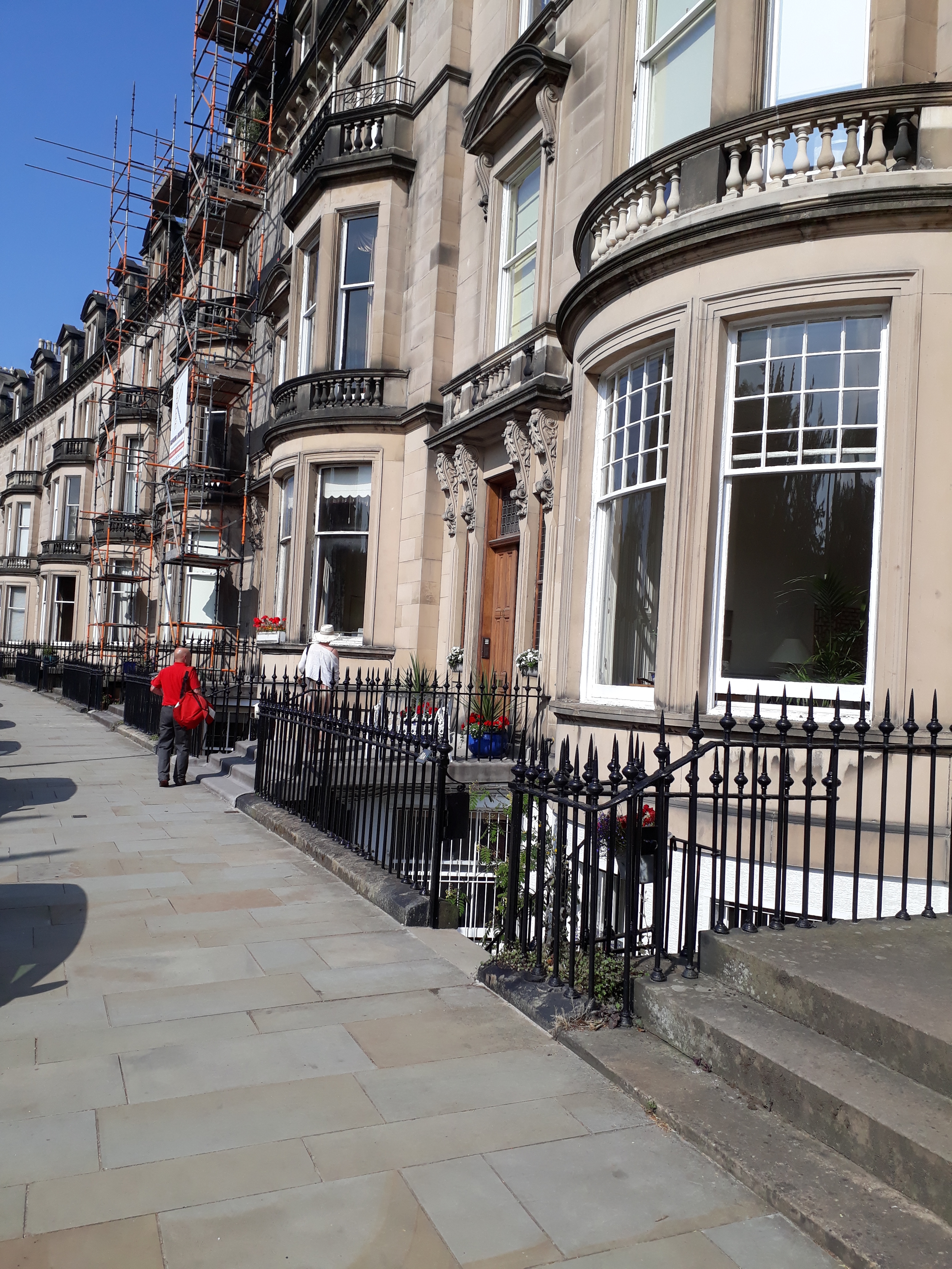 Light spacious room in residential crescent in Deans Village, Edinburgh