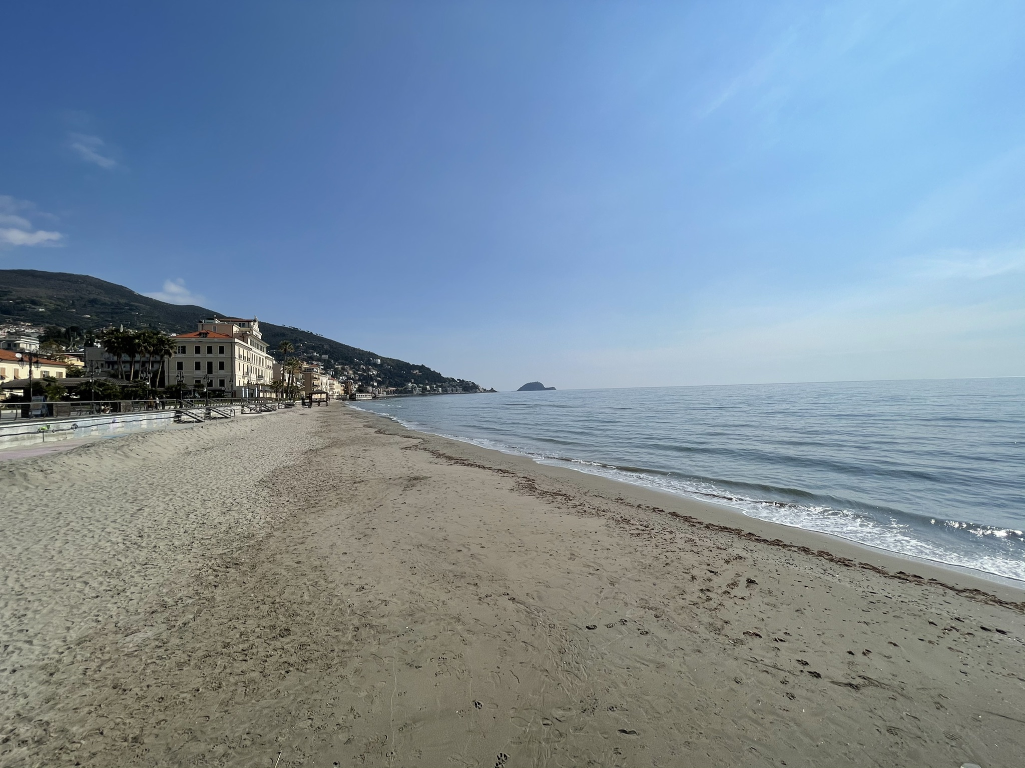 Renovated, with garden 80 steps from the sea