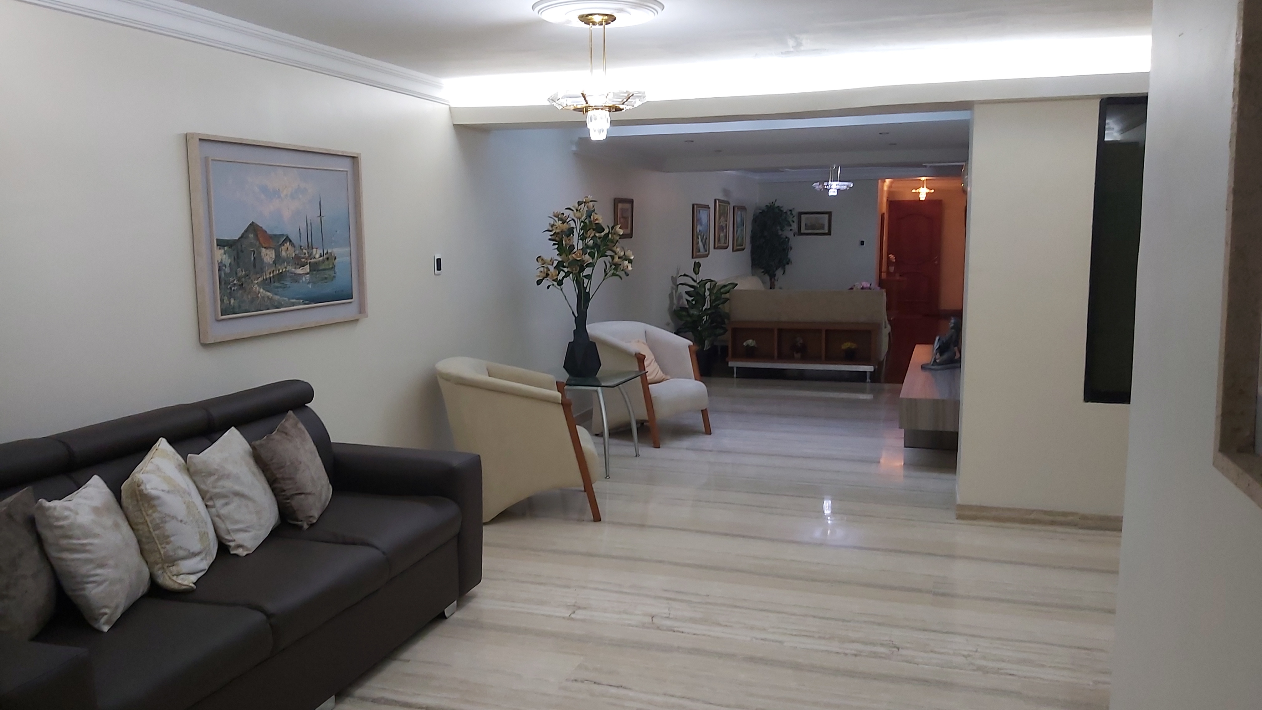 Luxury Friendly, Electrical Backup, Pyrenees Av ppal