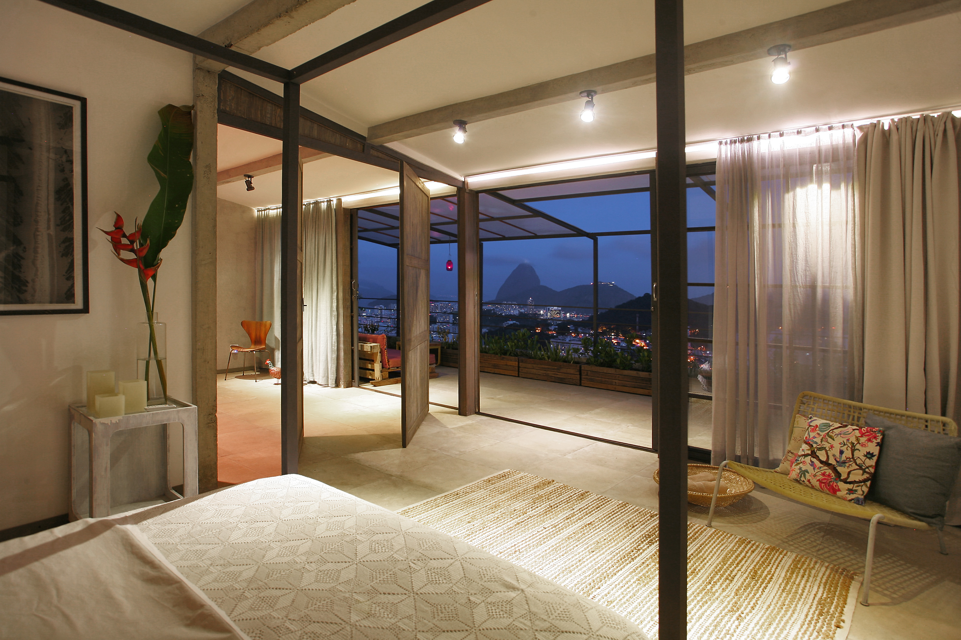 Artistic Rooftop Loft with Stunning Rio Views