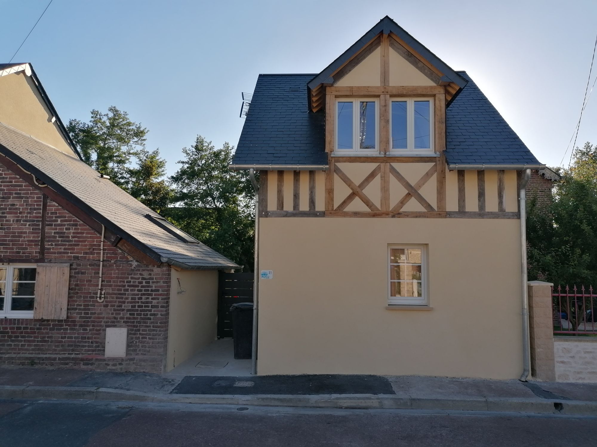 House on a private garden by the river Guesthouses for Rent in