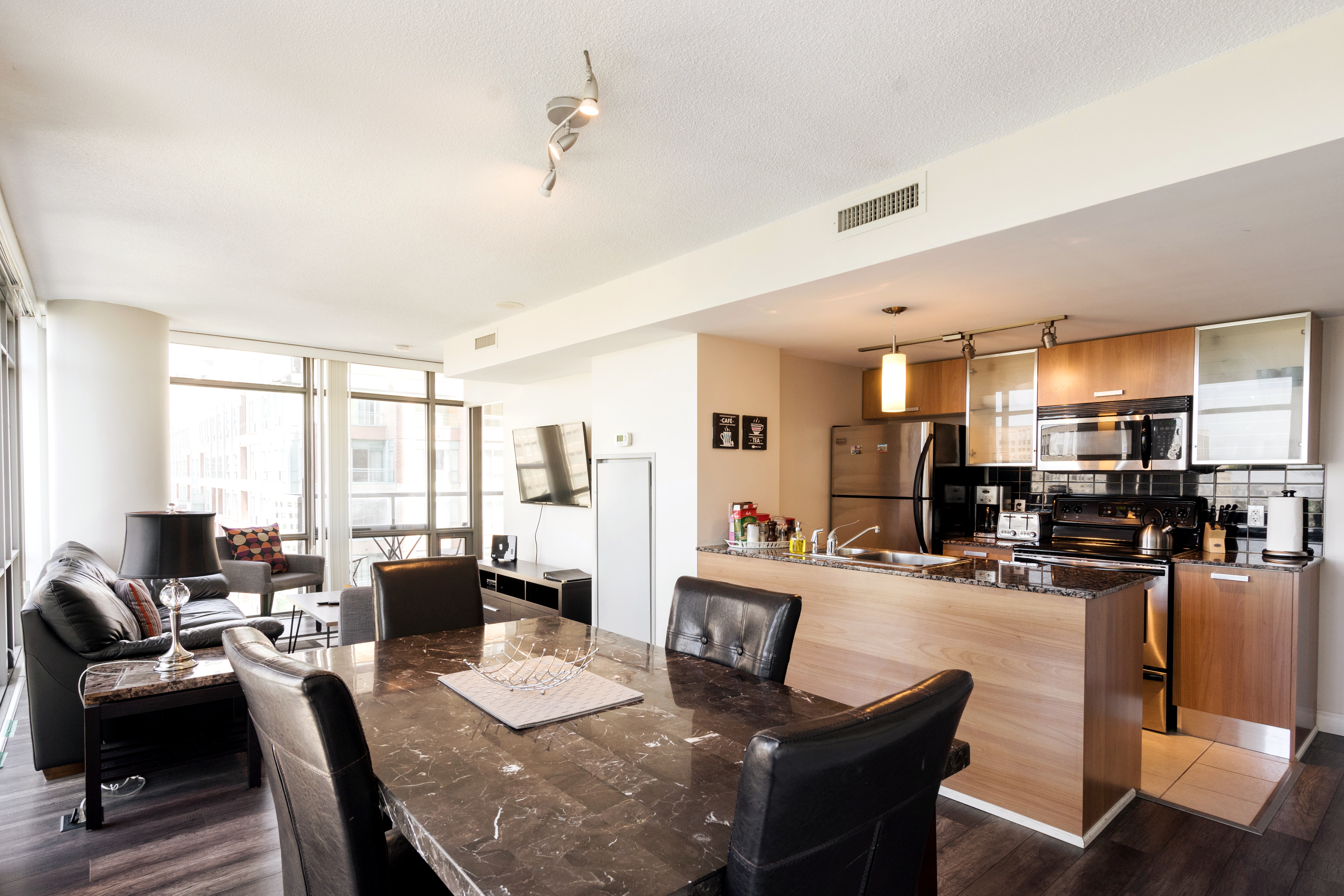 College Park :2Bd+2bth + Free parking