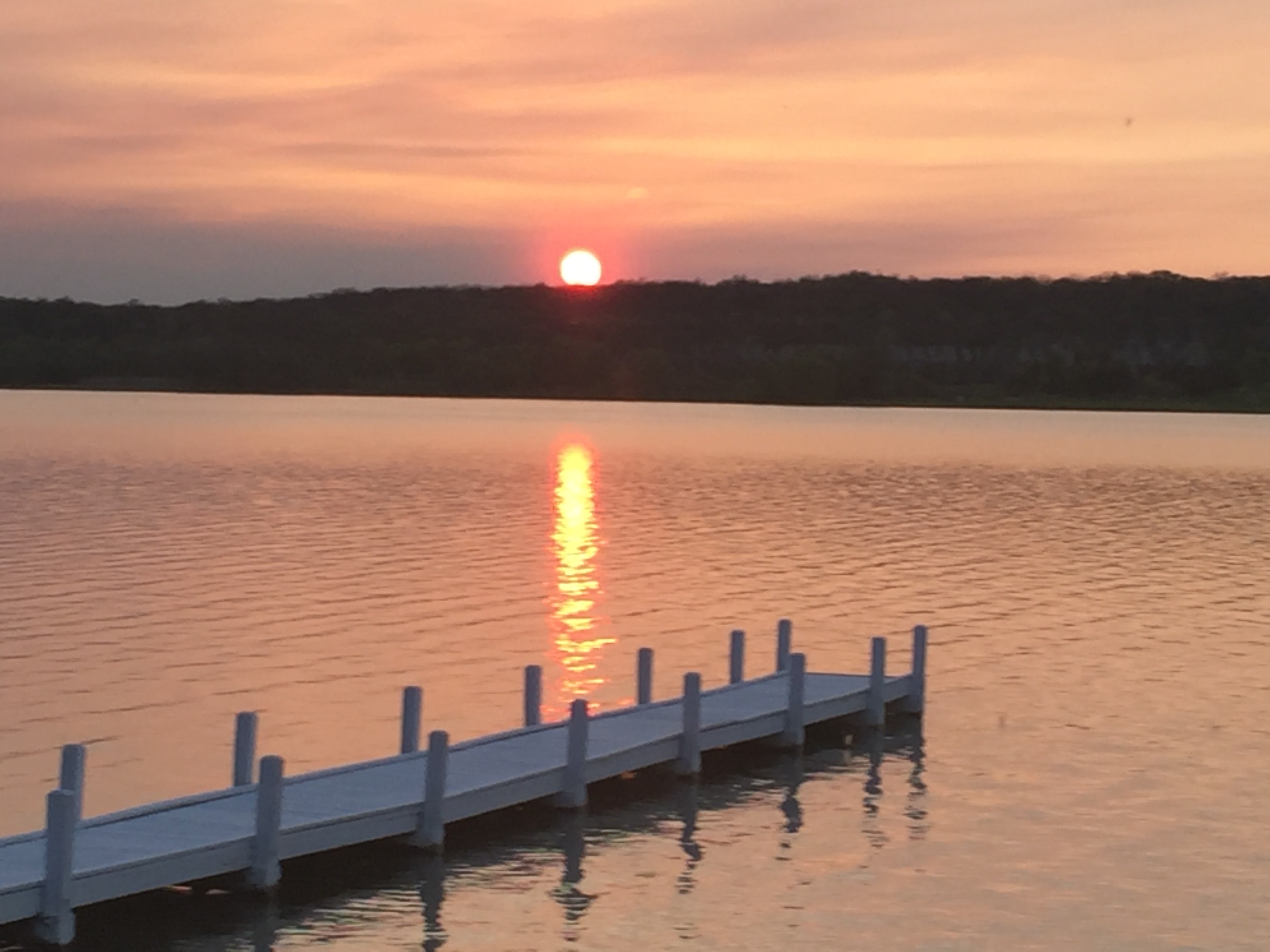 Beautiful Lakefront cottage--with boat slip!!!